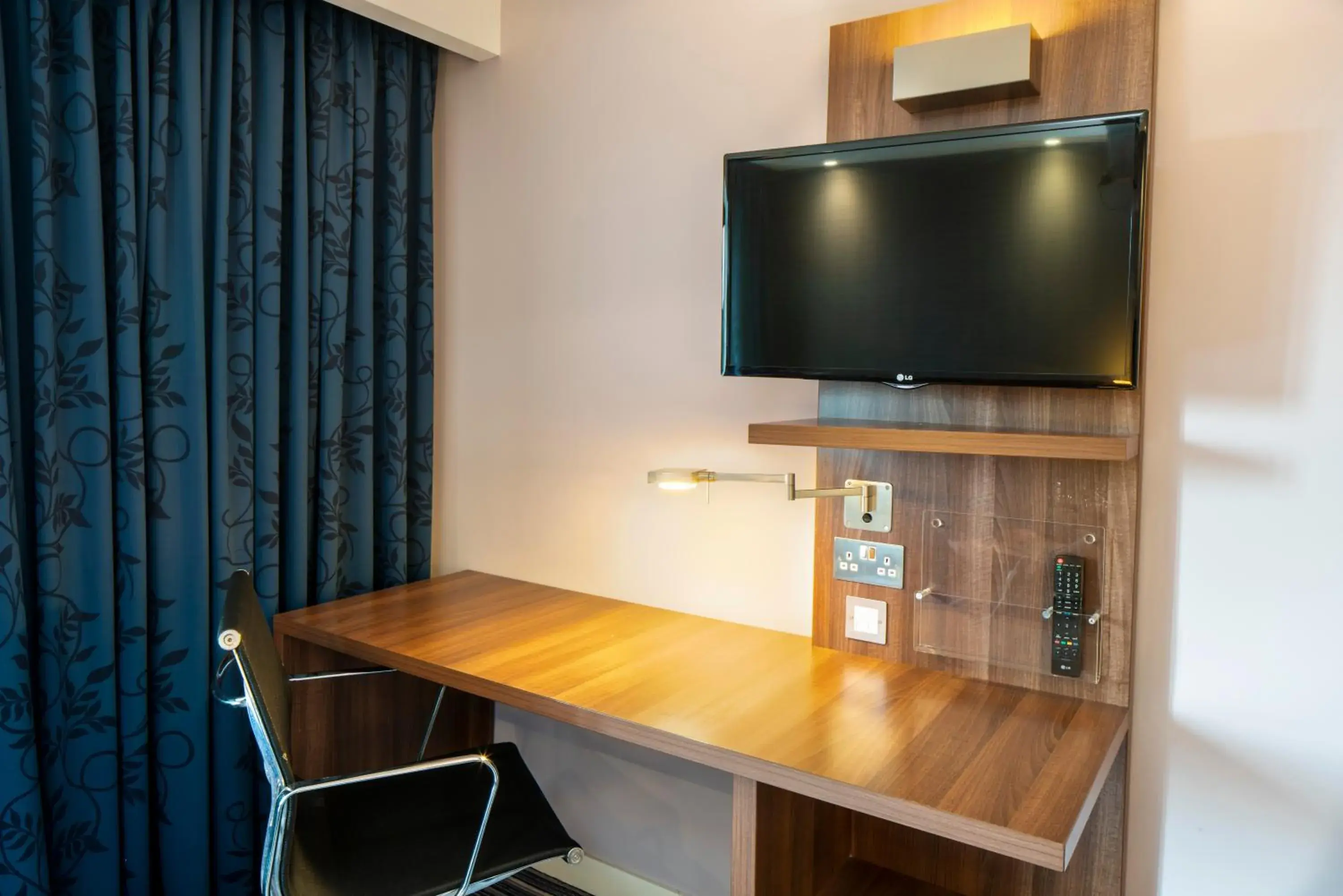 TV and multimedia, TV/Entertainment Center in Holiday Inn Express Birmingham-South A45