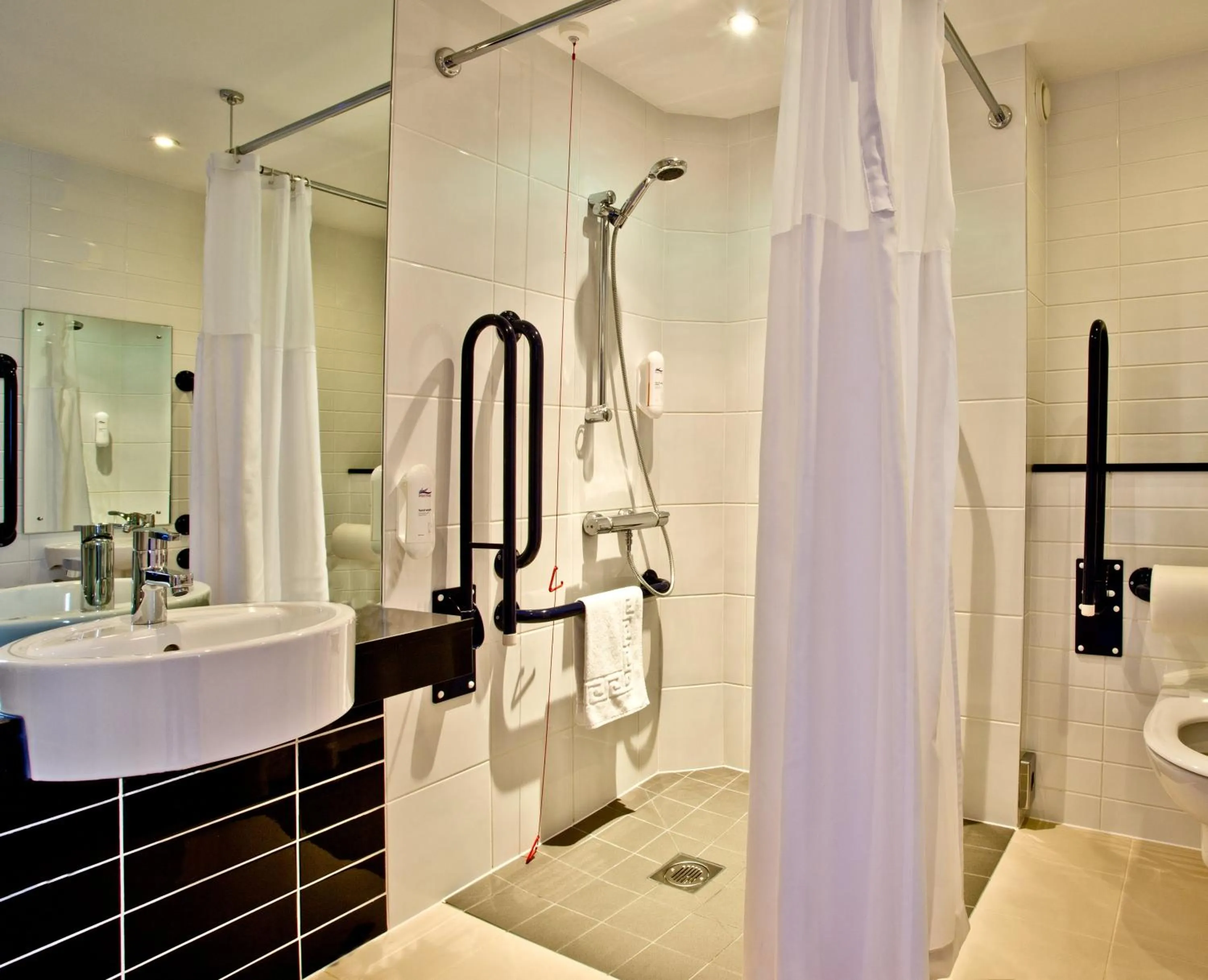 Bathroom in Holiday Inn Express Birmingham-South A45