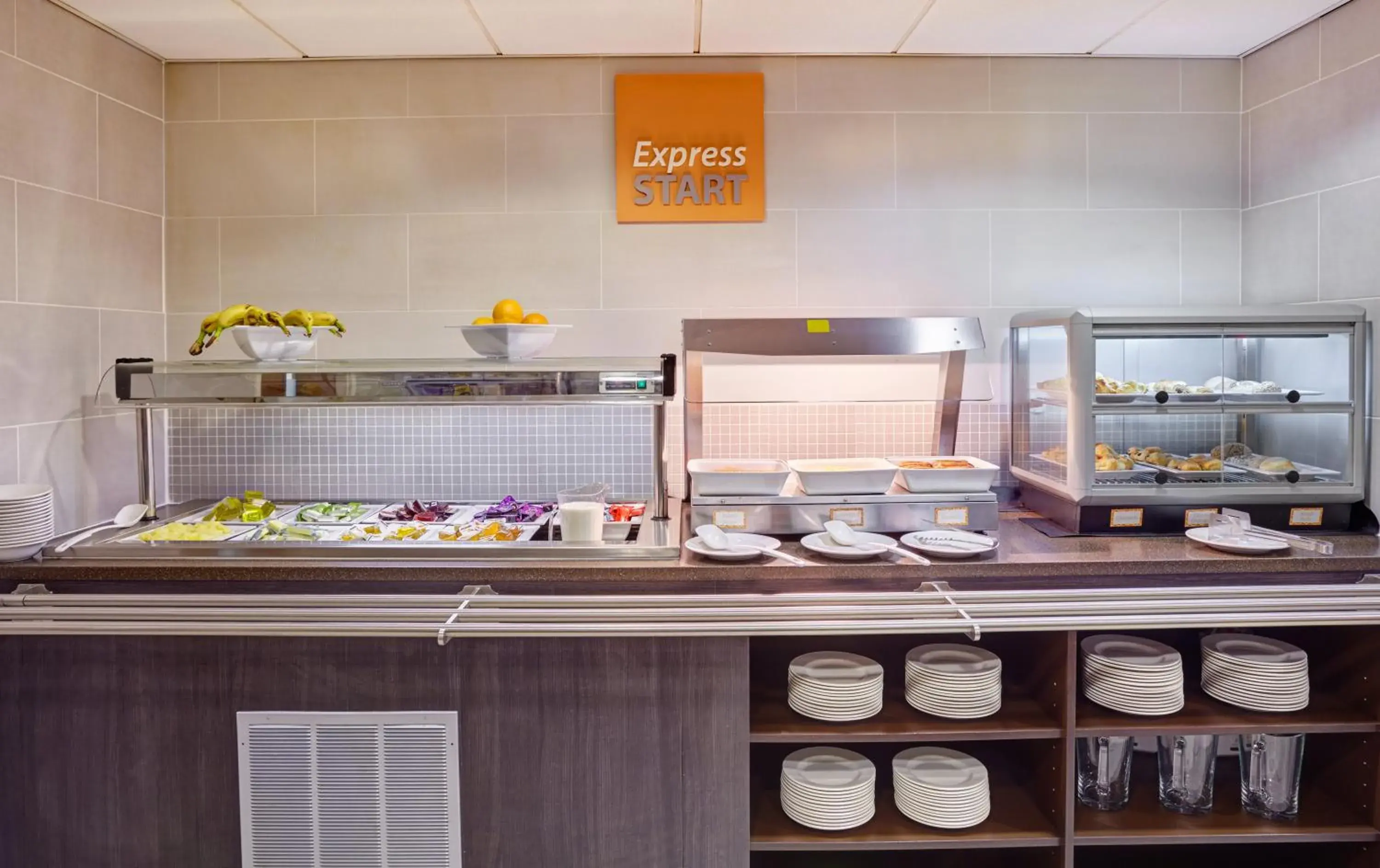 Breakfast, Food in Holiday Inn Express Birmingham-South A45