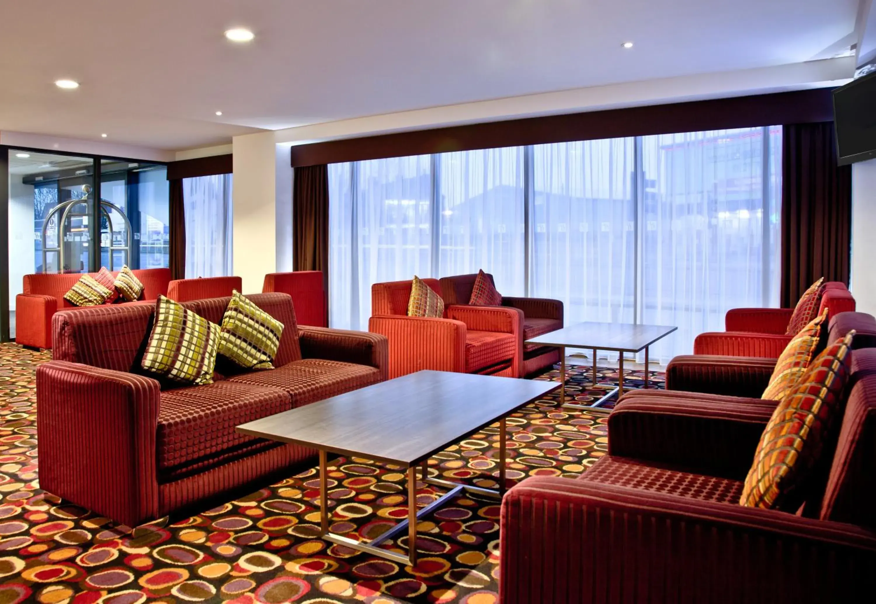 Lobby or reception, Seating Area in Holiday Inn Express Birmingham-South A45