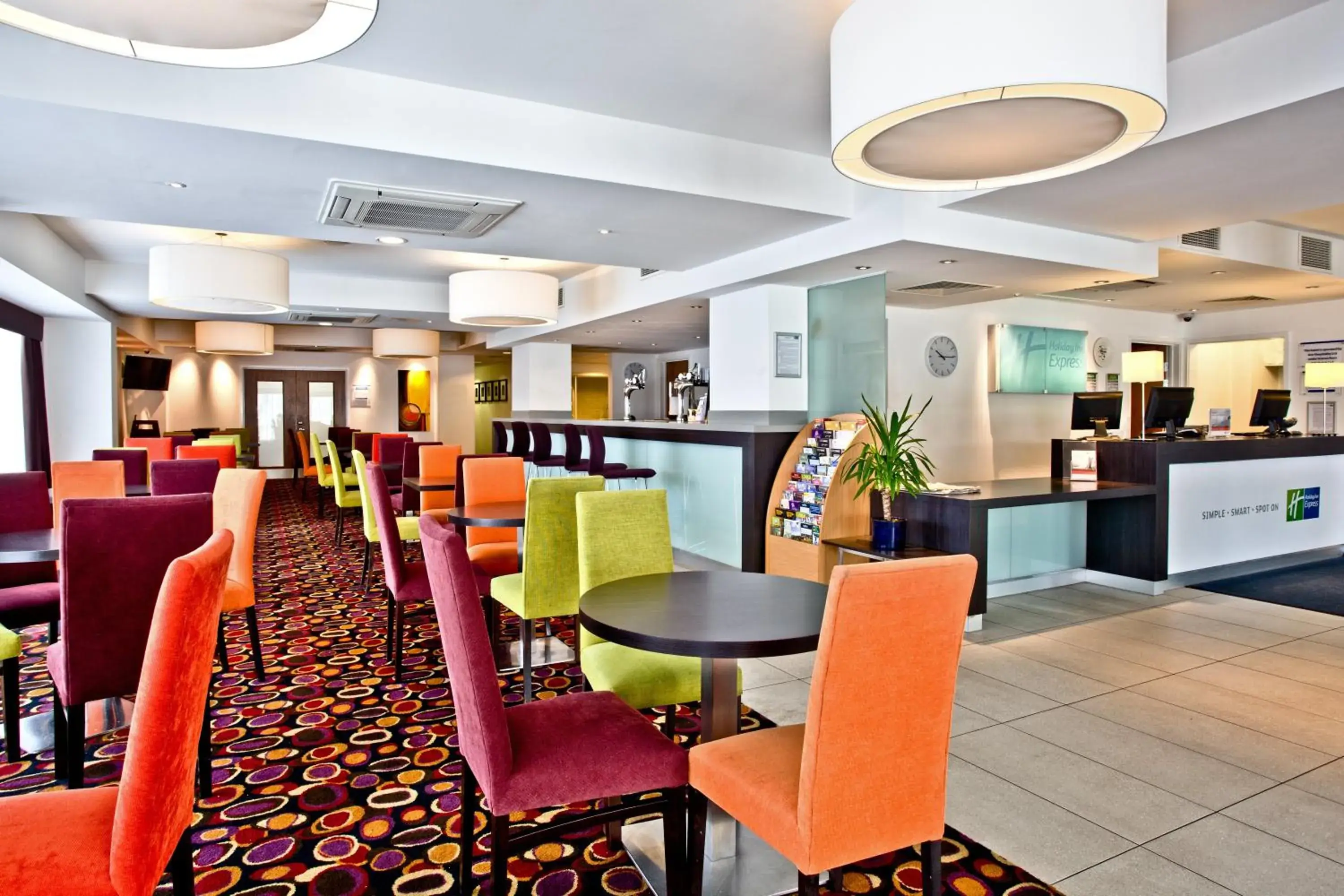 Lobby or reception, Restaurant/Places to Eat in Holiday Inn Express Birmingham-South A45