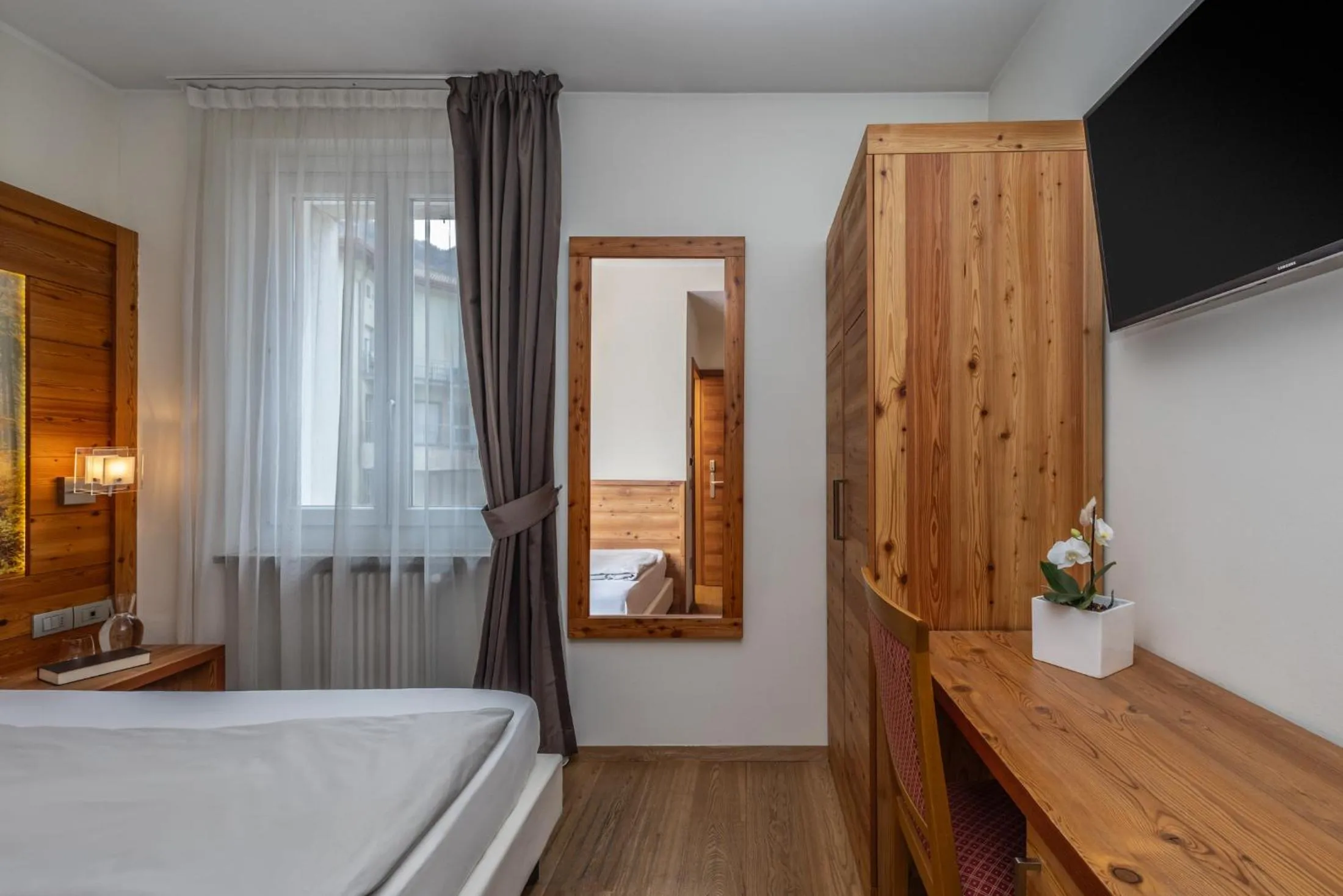 Bedroom, Bed in Albergo Tuenno