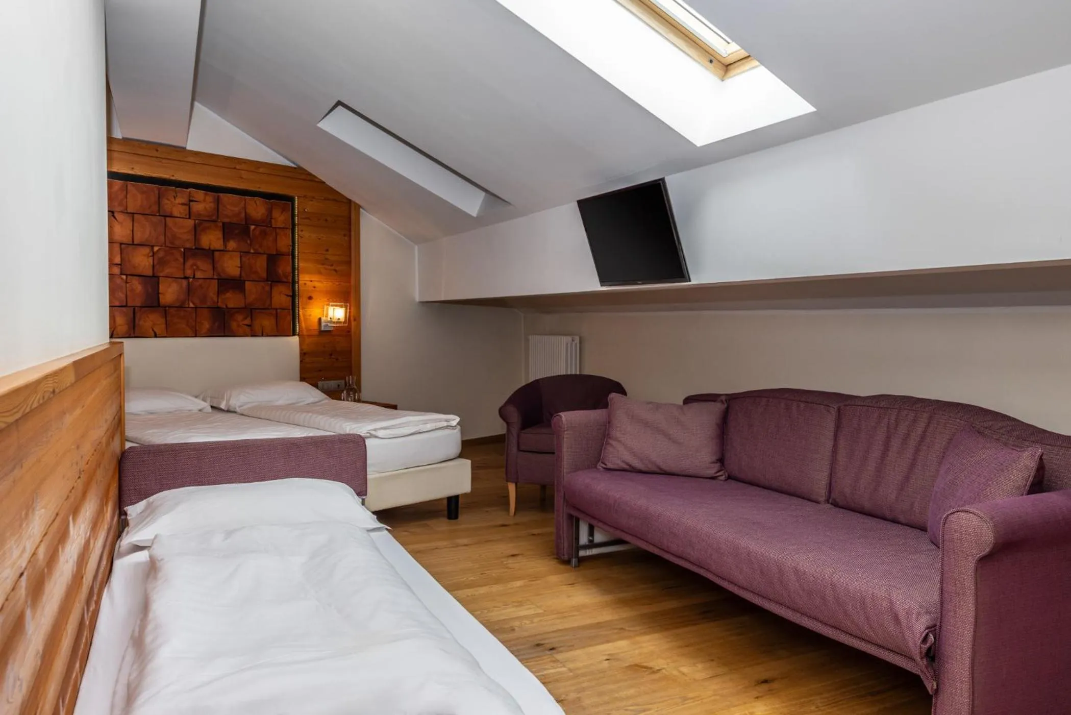 Photo of the whole room, Bed in Albergo Tuenno