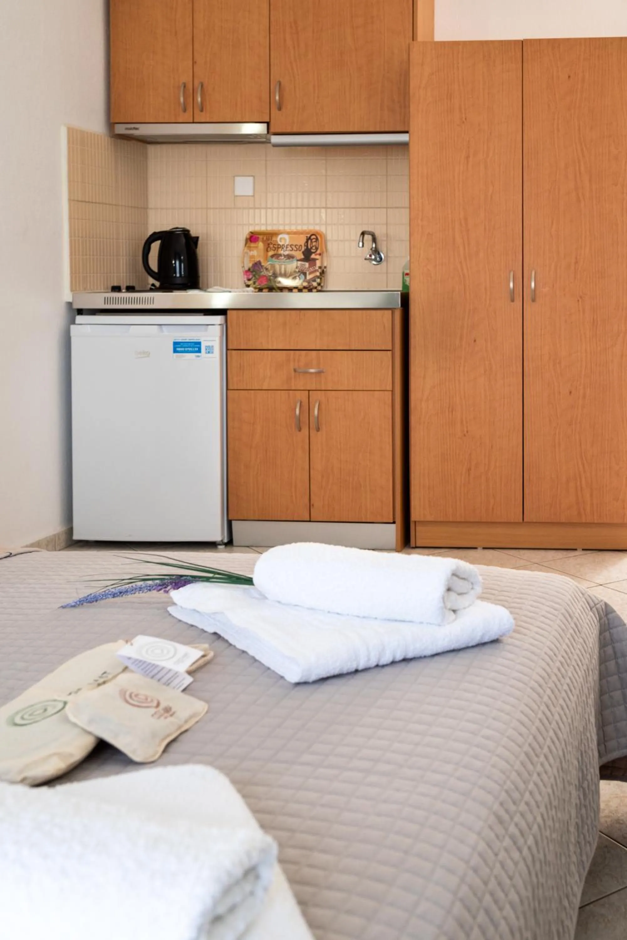 Kitchen or kitchenette, Bed in House Elena