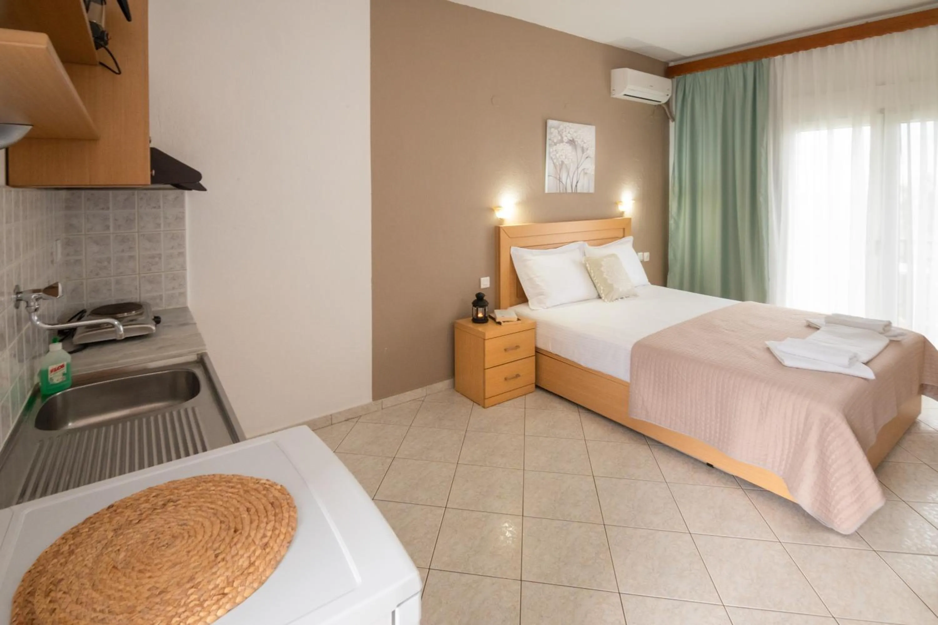 Kitchen or kitchenette, Bed in House Elena