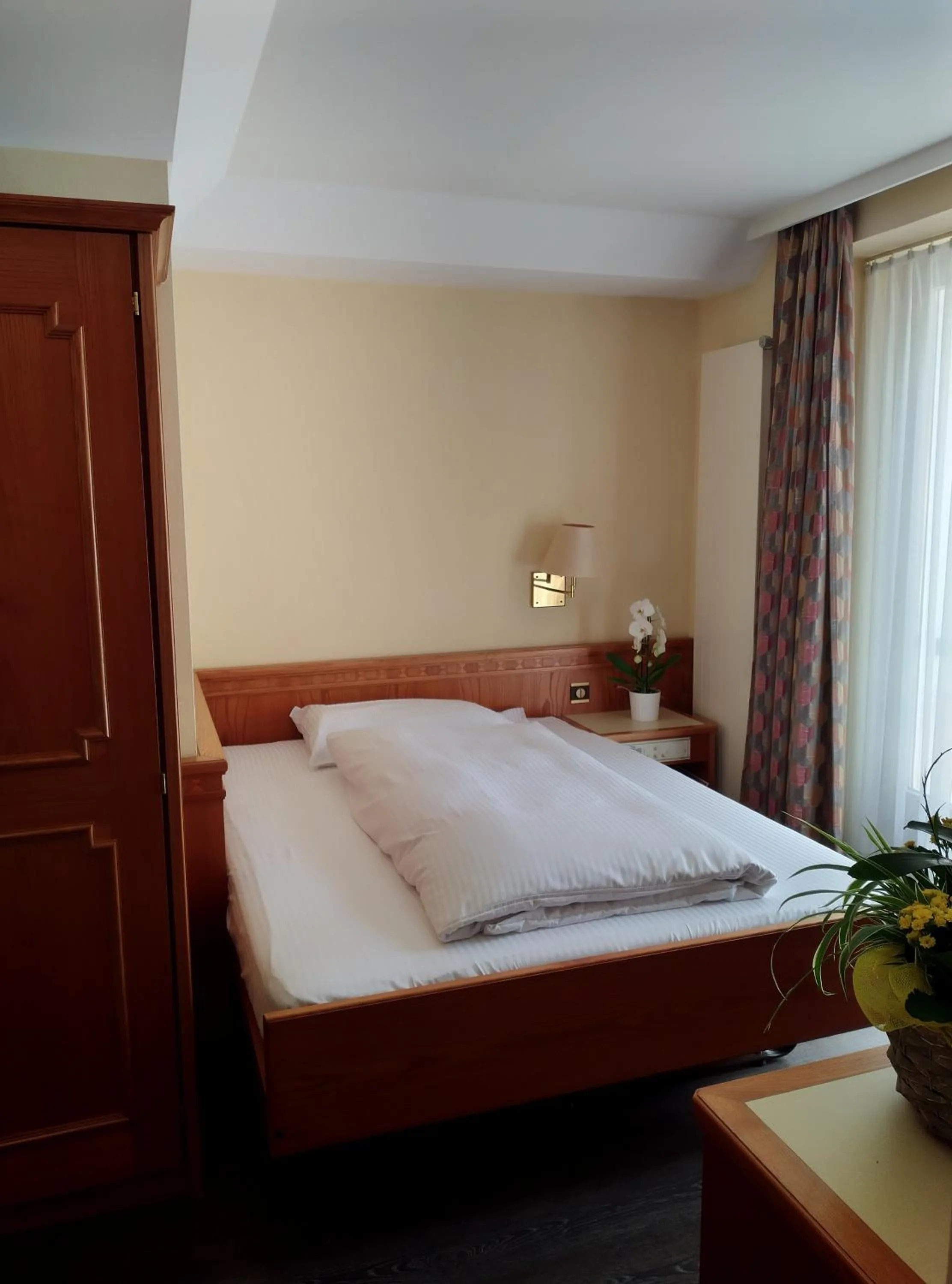 Bedroom, Bed in Albergo Faido