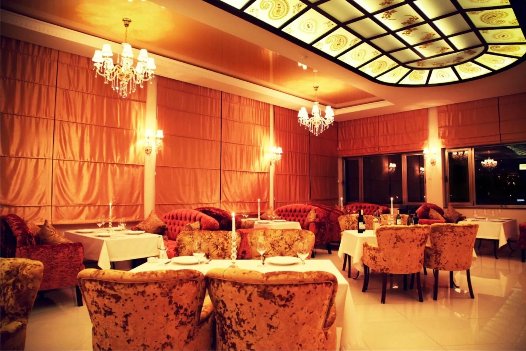 Restaurant/places to eat in East Legend Hotel