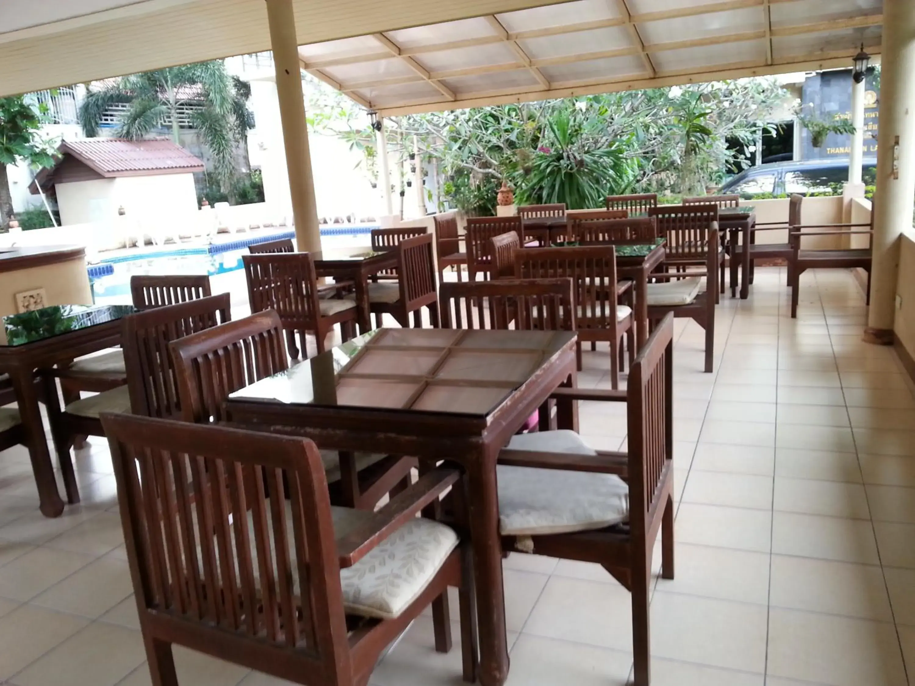 Restaurant/places to eat in C.A.P Mansion Restaurant/places to eat in C.A.P Mansion