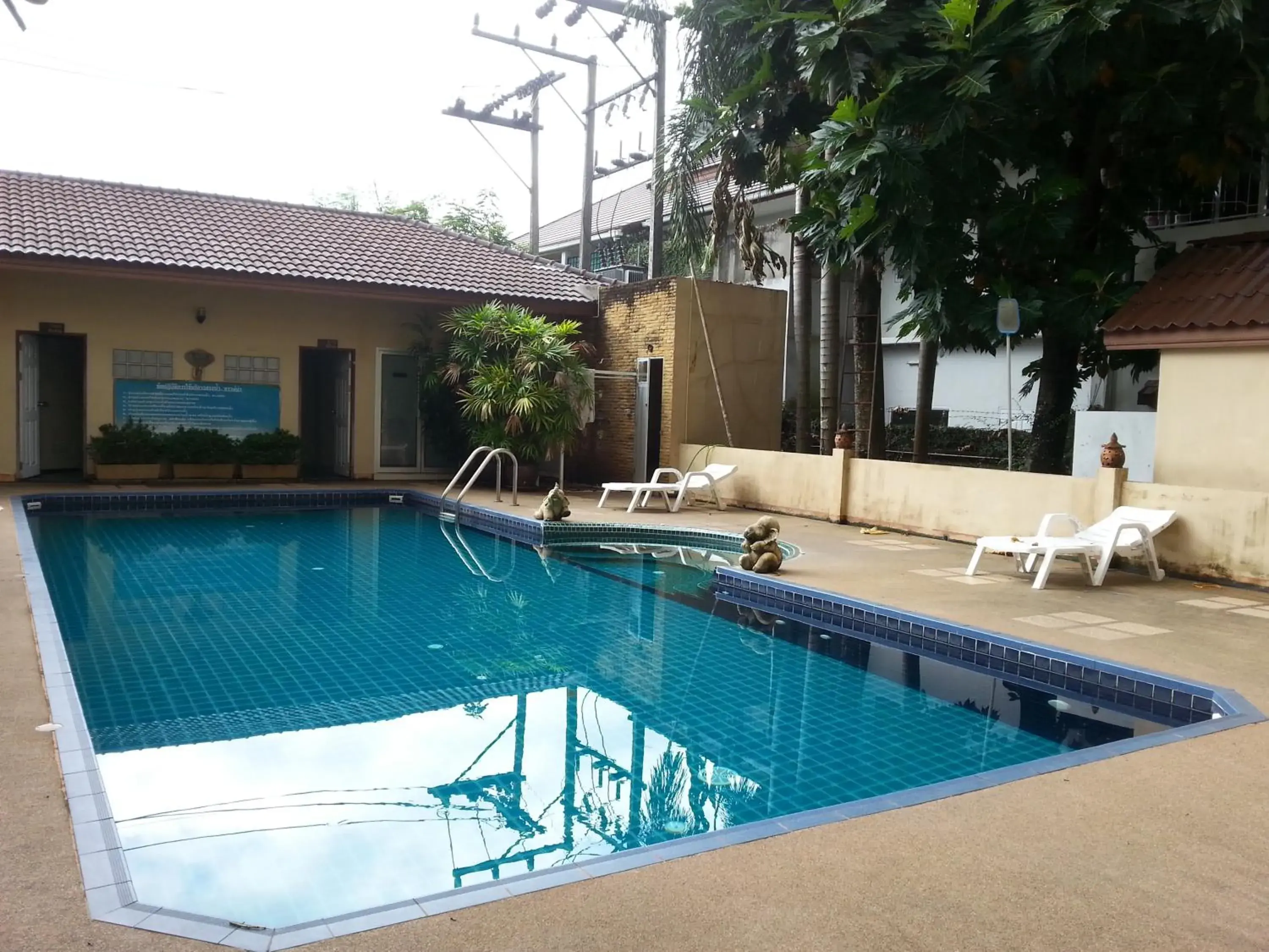 Swimming pool in C.A.P Mansion Swimming pool in C.A.P Mansion