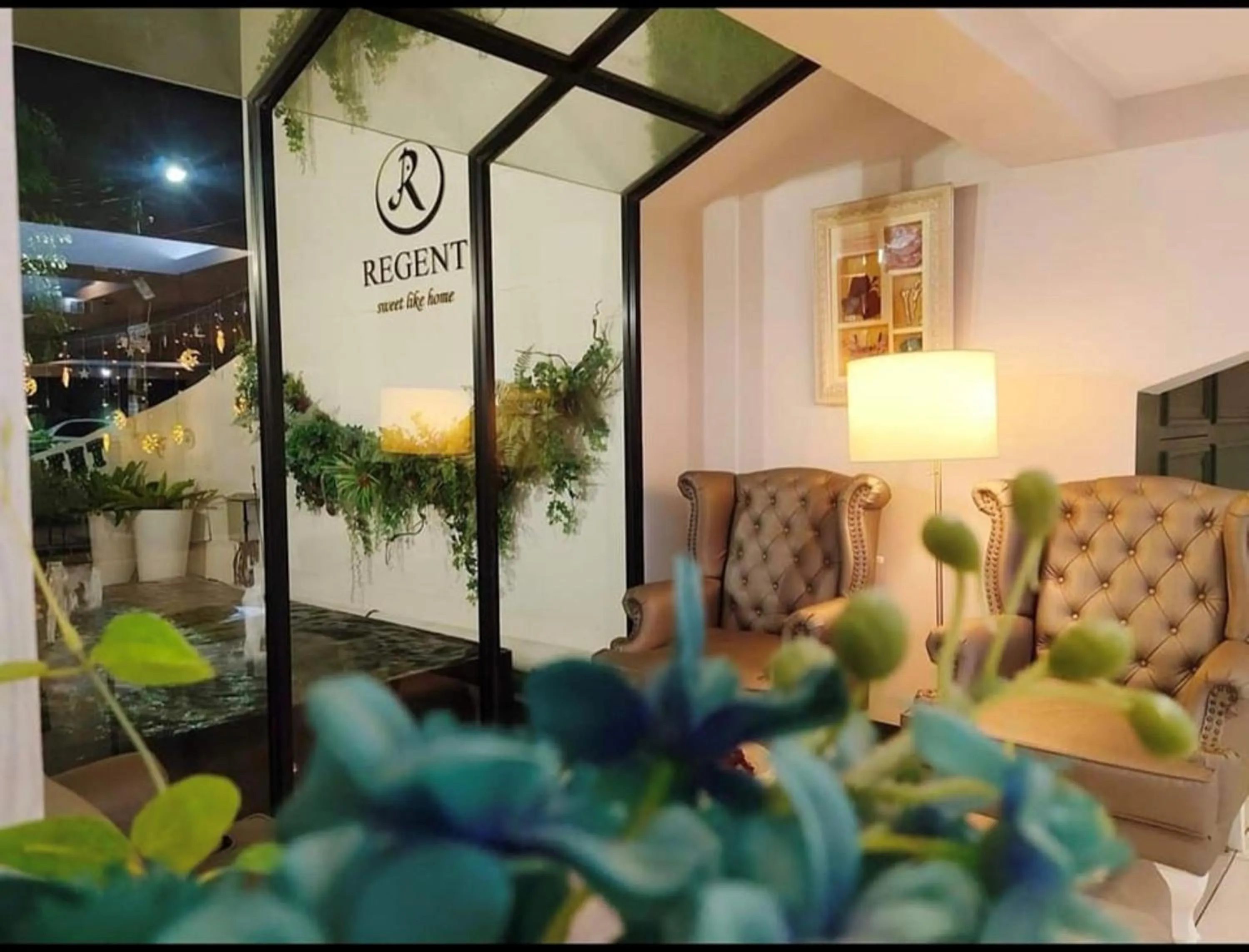 Seating area in Regent Ramkhamhaeng 22