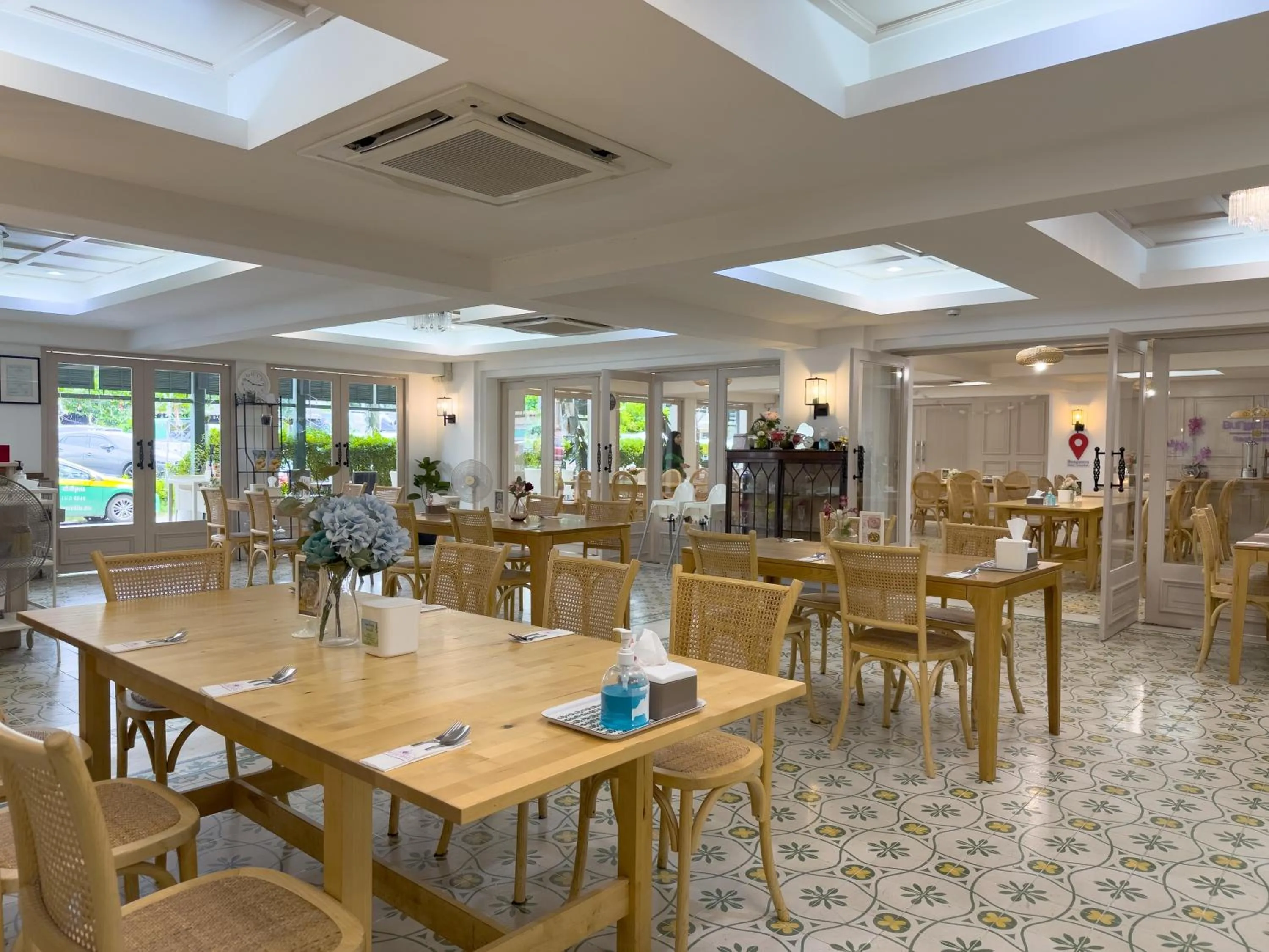 Restaurant/places to eat in Regent Ramkhamhaeng 22