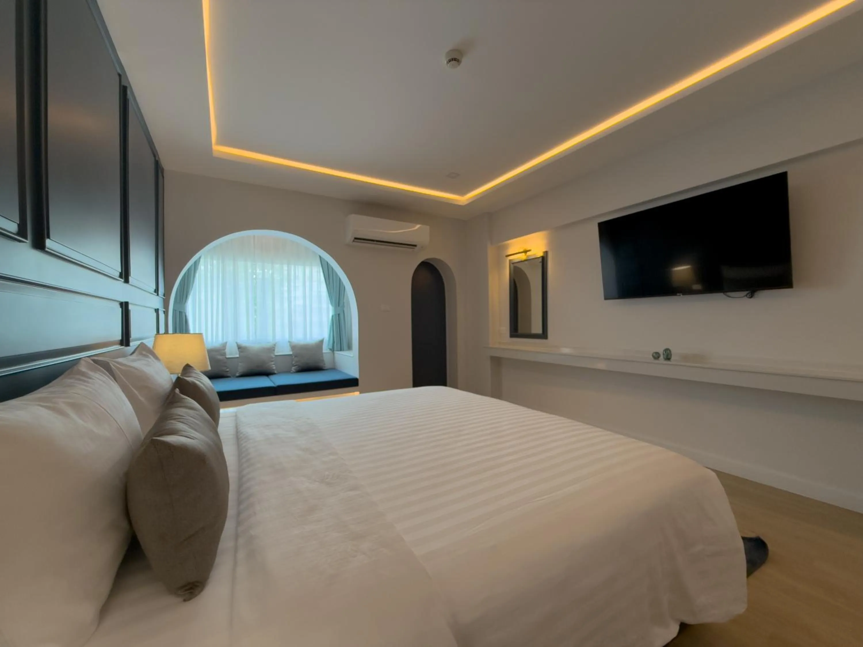 Photo of the whole room, Bed in Regent Ramkhamhaeng 22