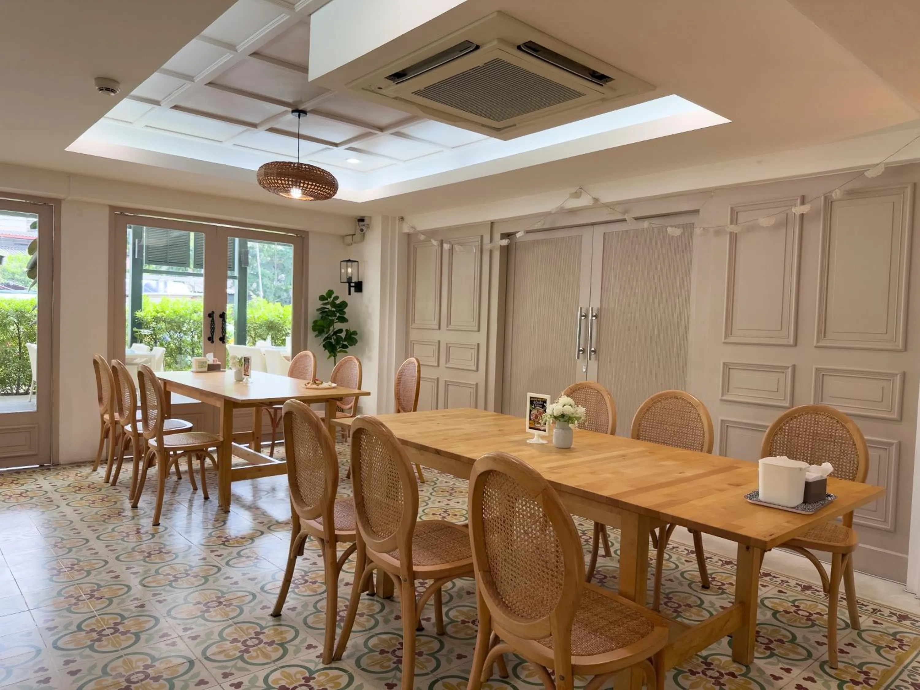 Seating area in Regent Ramkhamhaeng 22