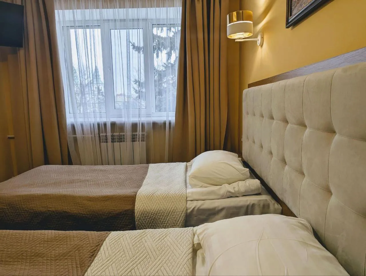 Twin Room with City View in Hotel Ternopil