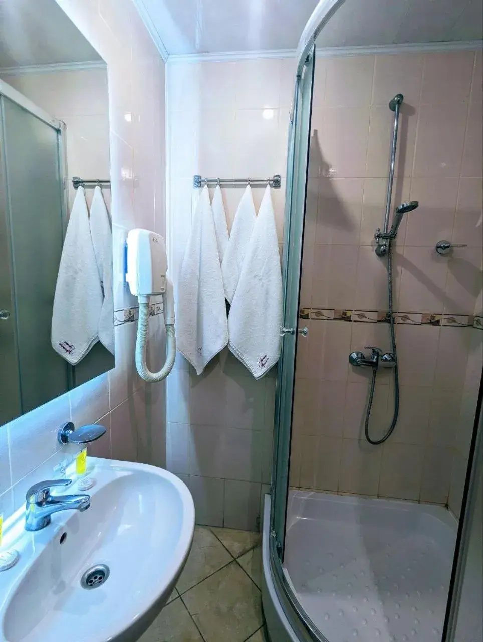 Budget Single Room in Hotel Ternopil Budget Single Room in Hotel Ternopil