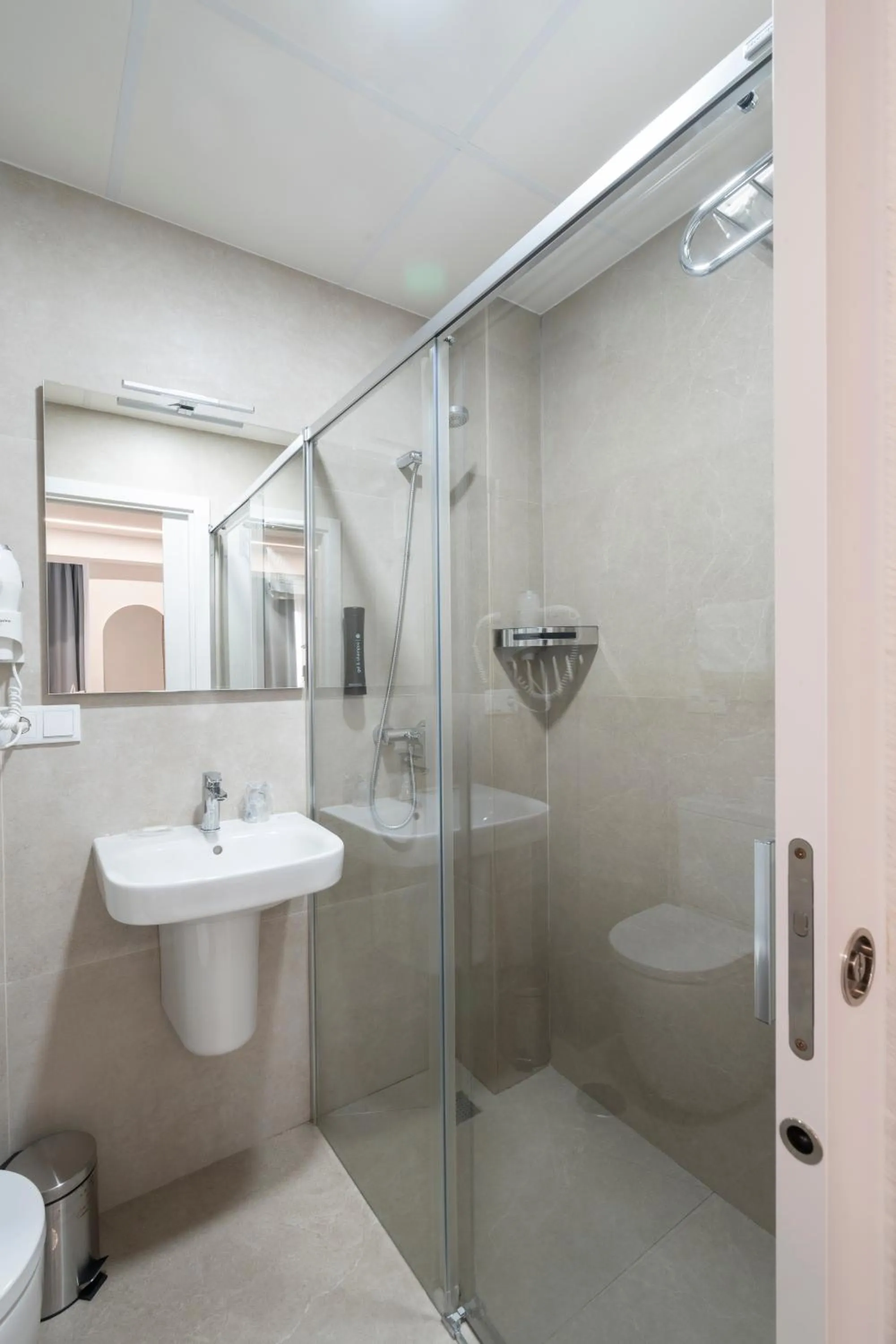 Shower in Hostal Pensimar