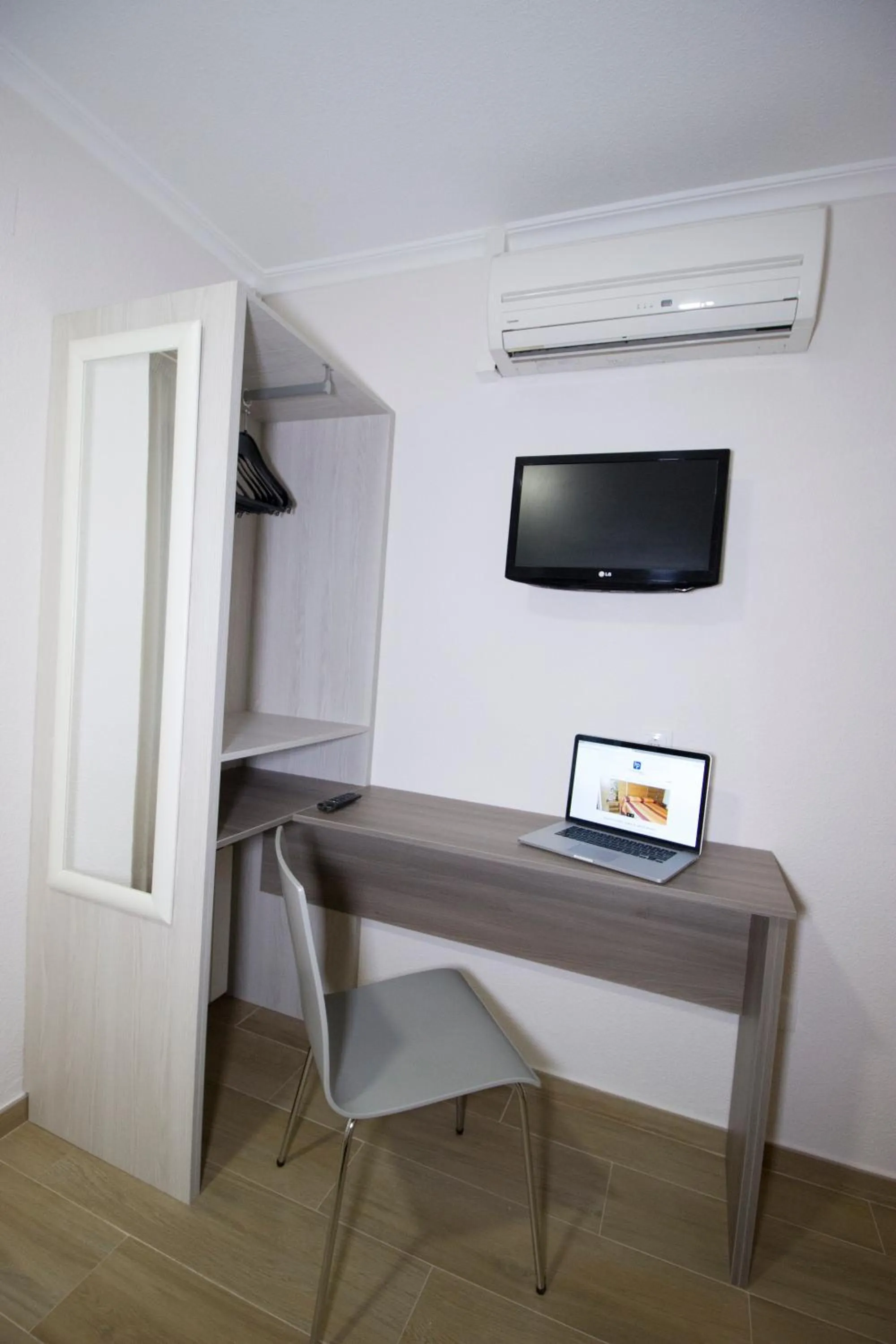 TV and multimedia in Hostal Pensimar