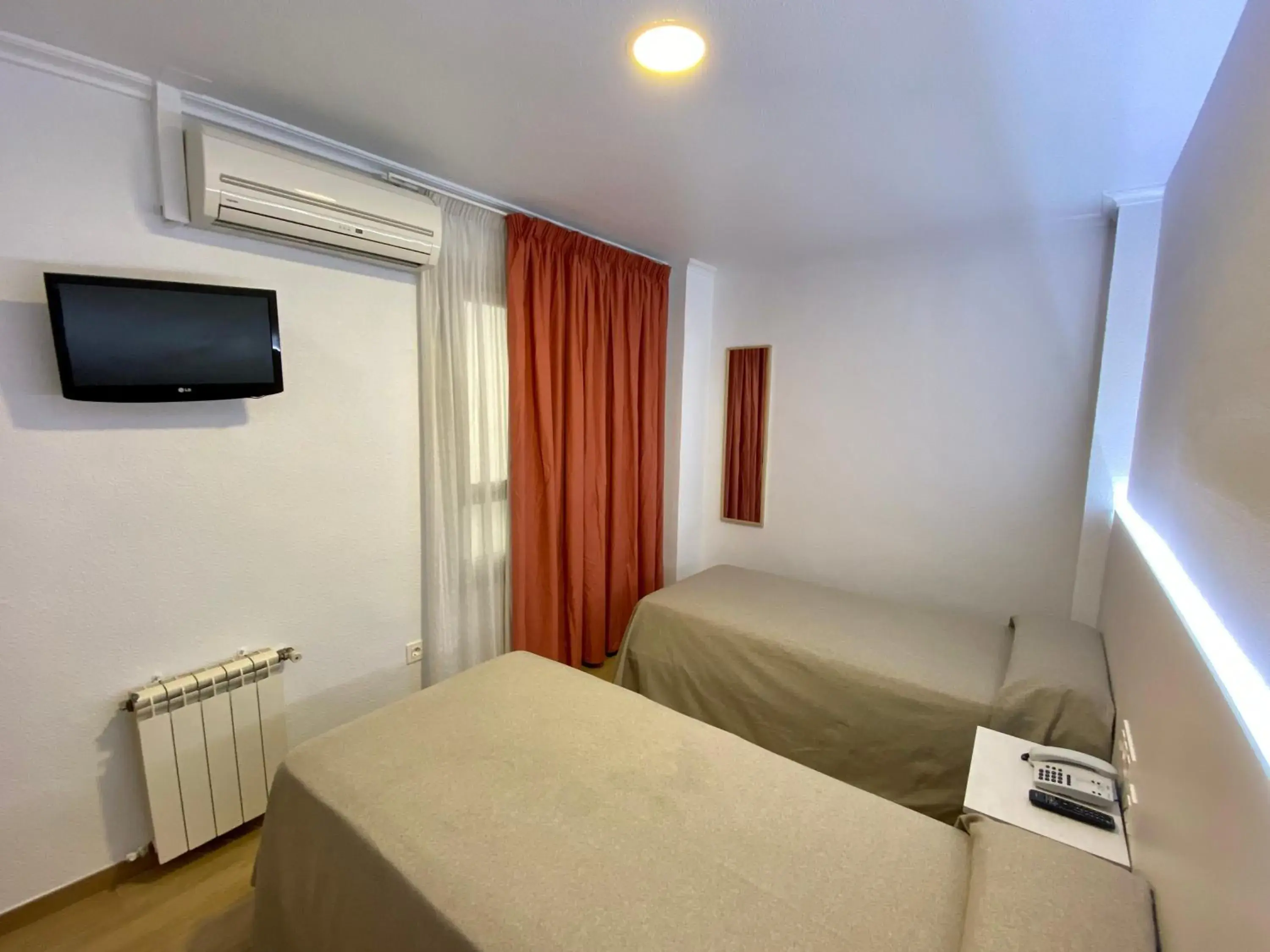 Twin Room in Hostal Pensimar Twin Room in Hostal Pensimar