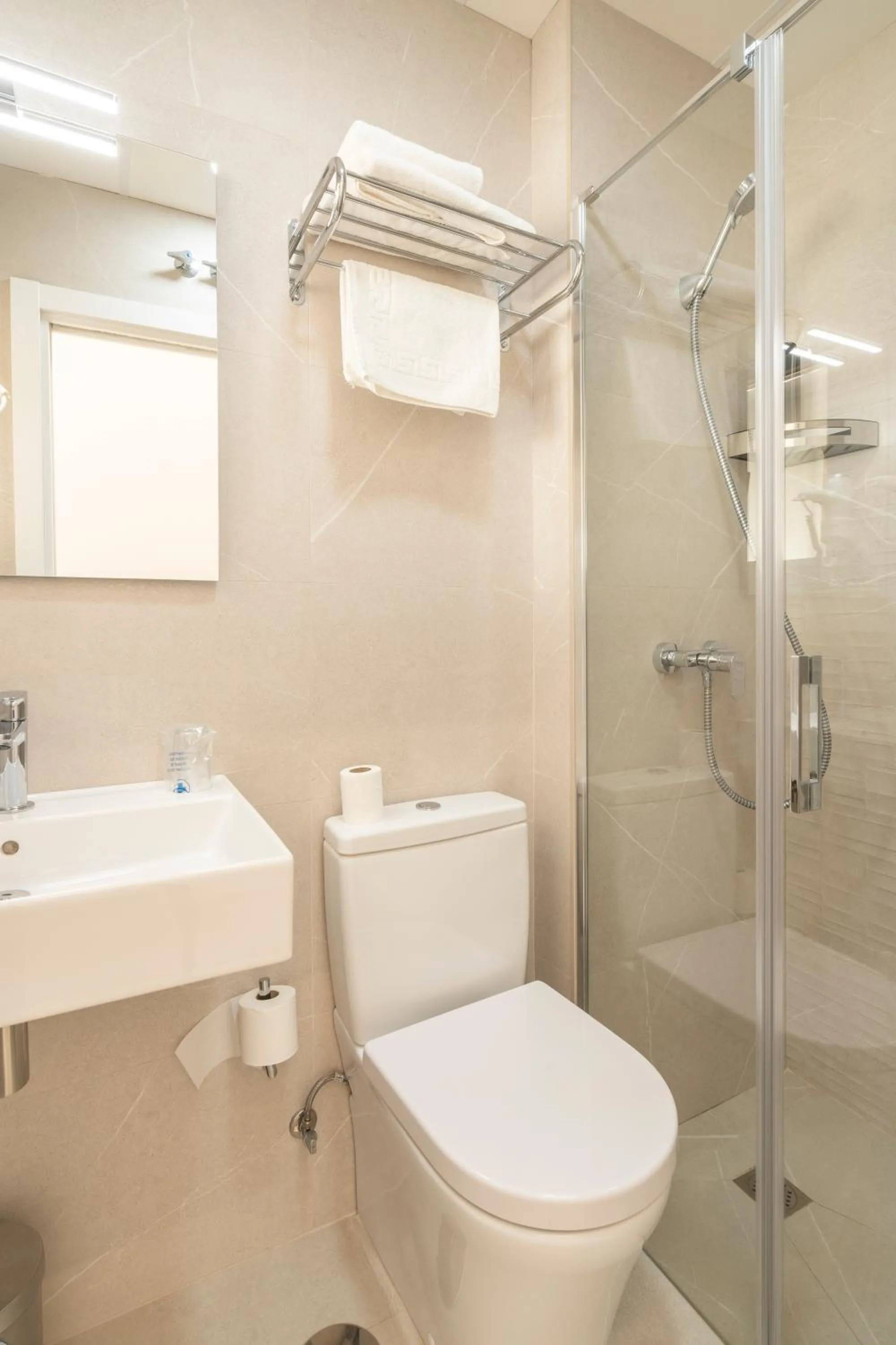 Shower in Hostal Pensimar