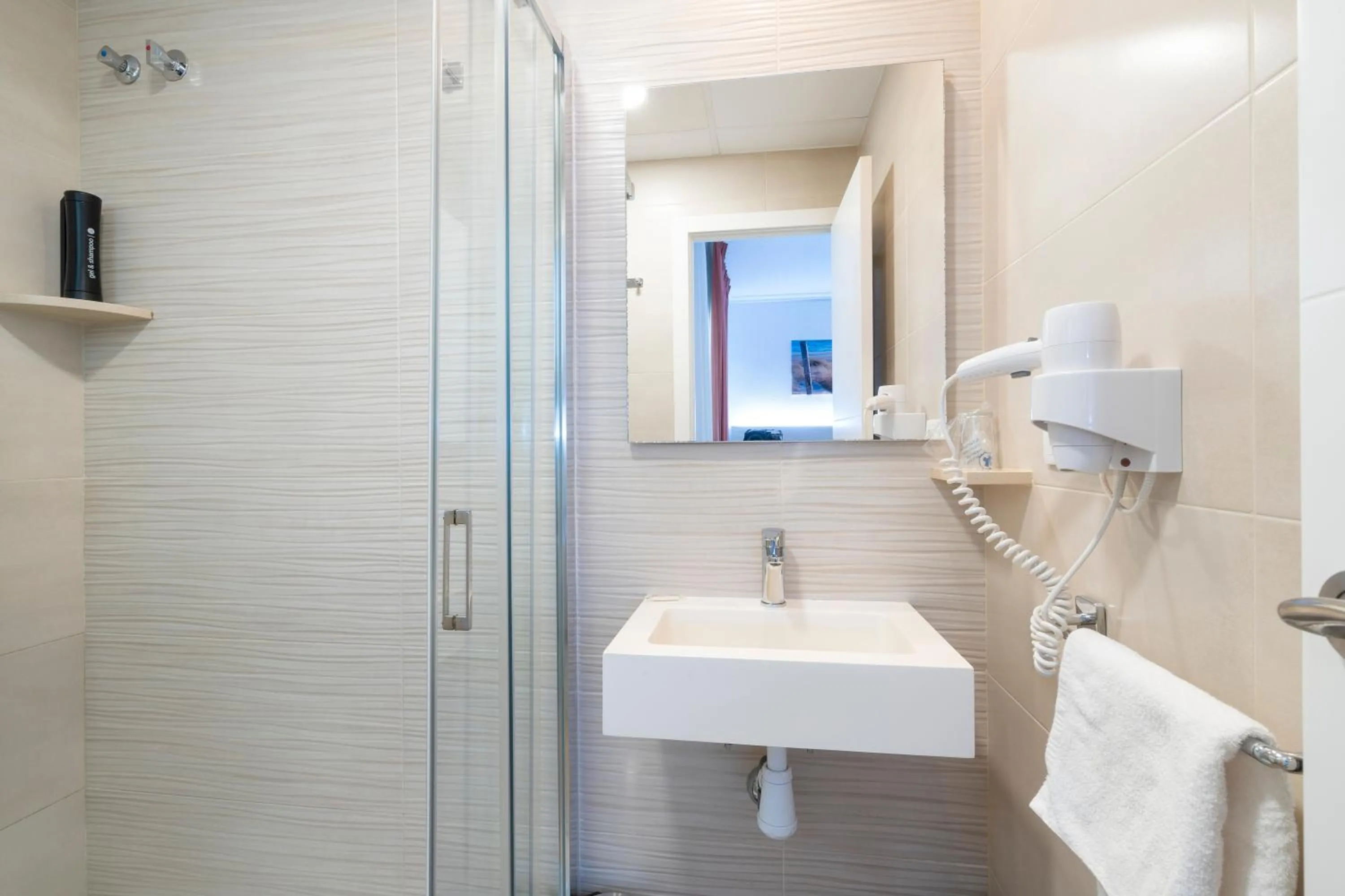 Shower in Hostal Pensimar