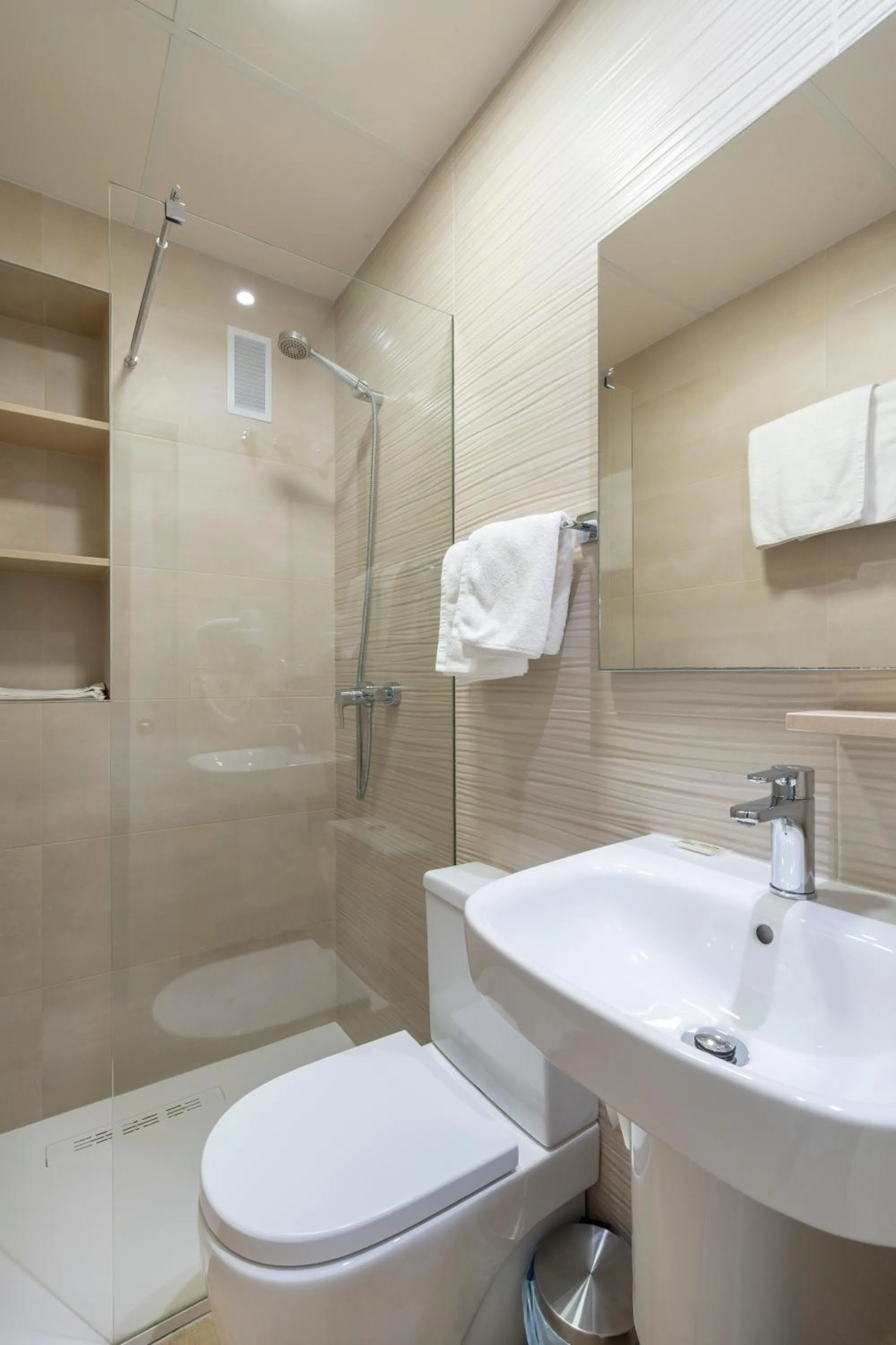 Shower in Hostal Pensimar