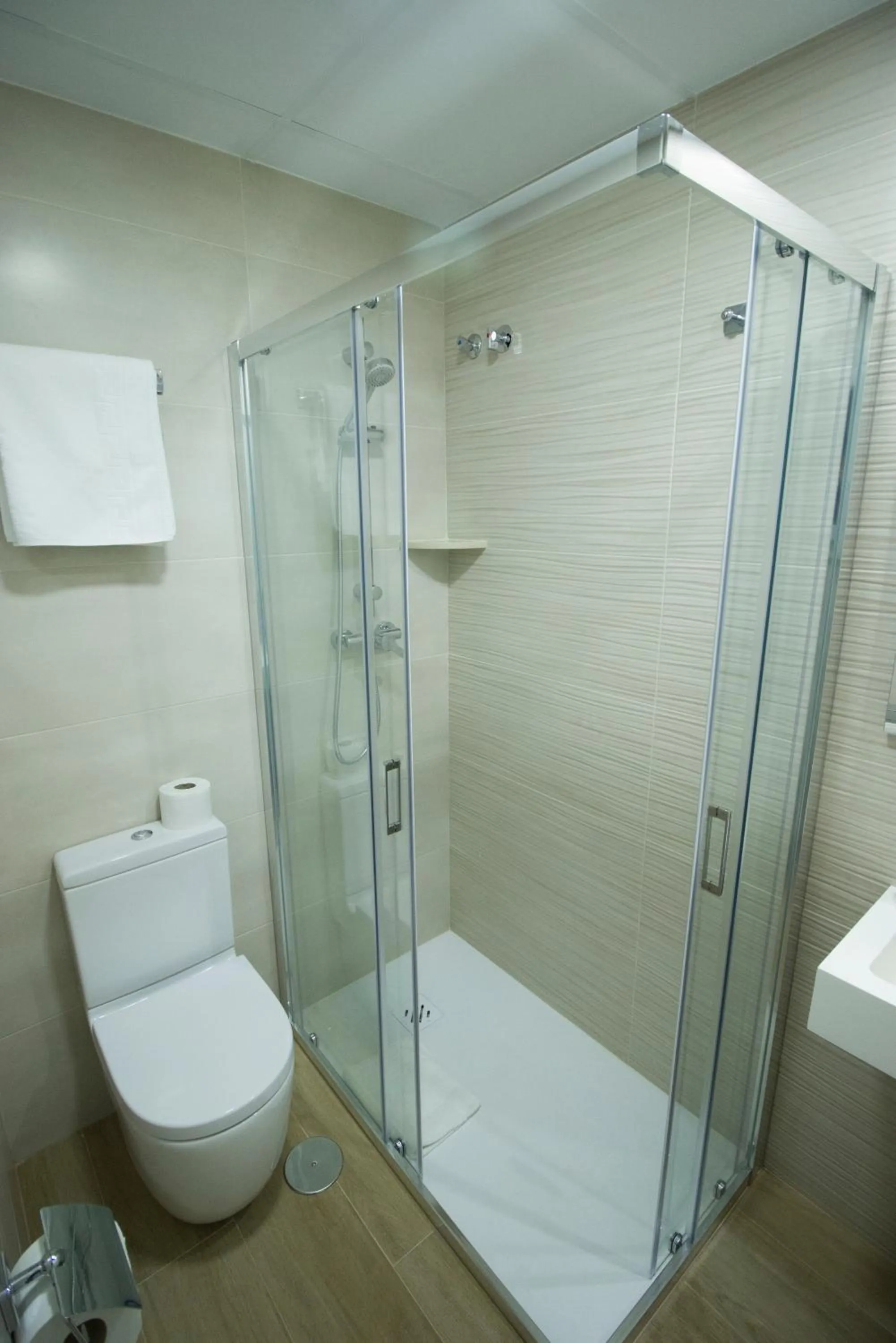 Shower in Hostal Pensimar