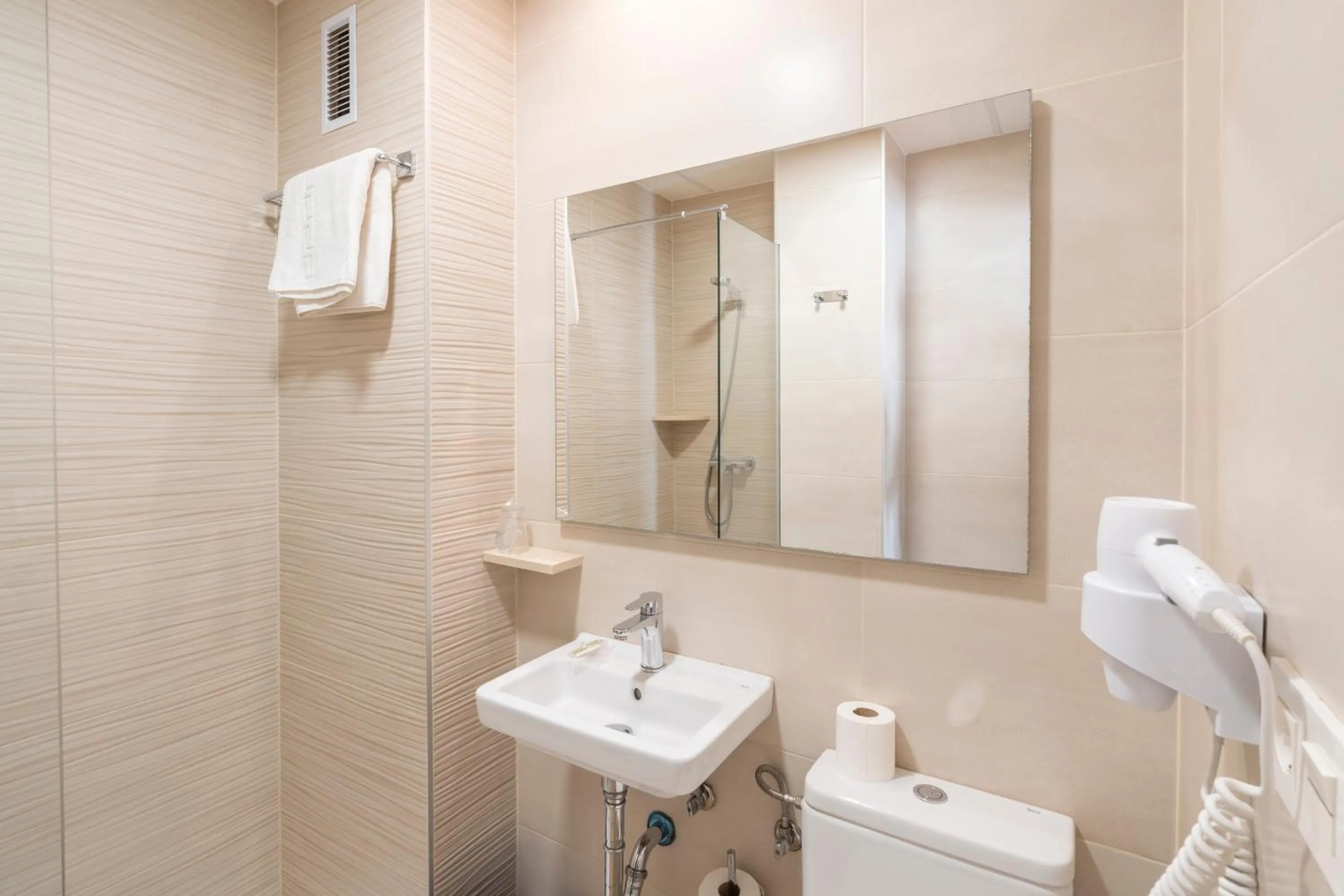 Shower in Hostal Pensimar