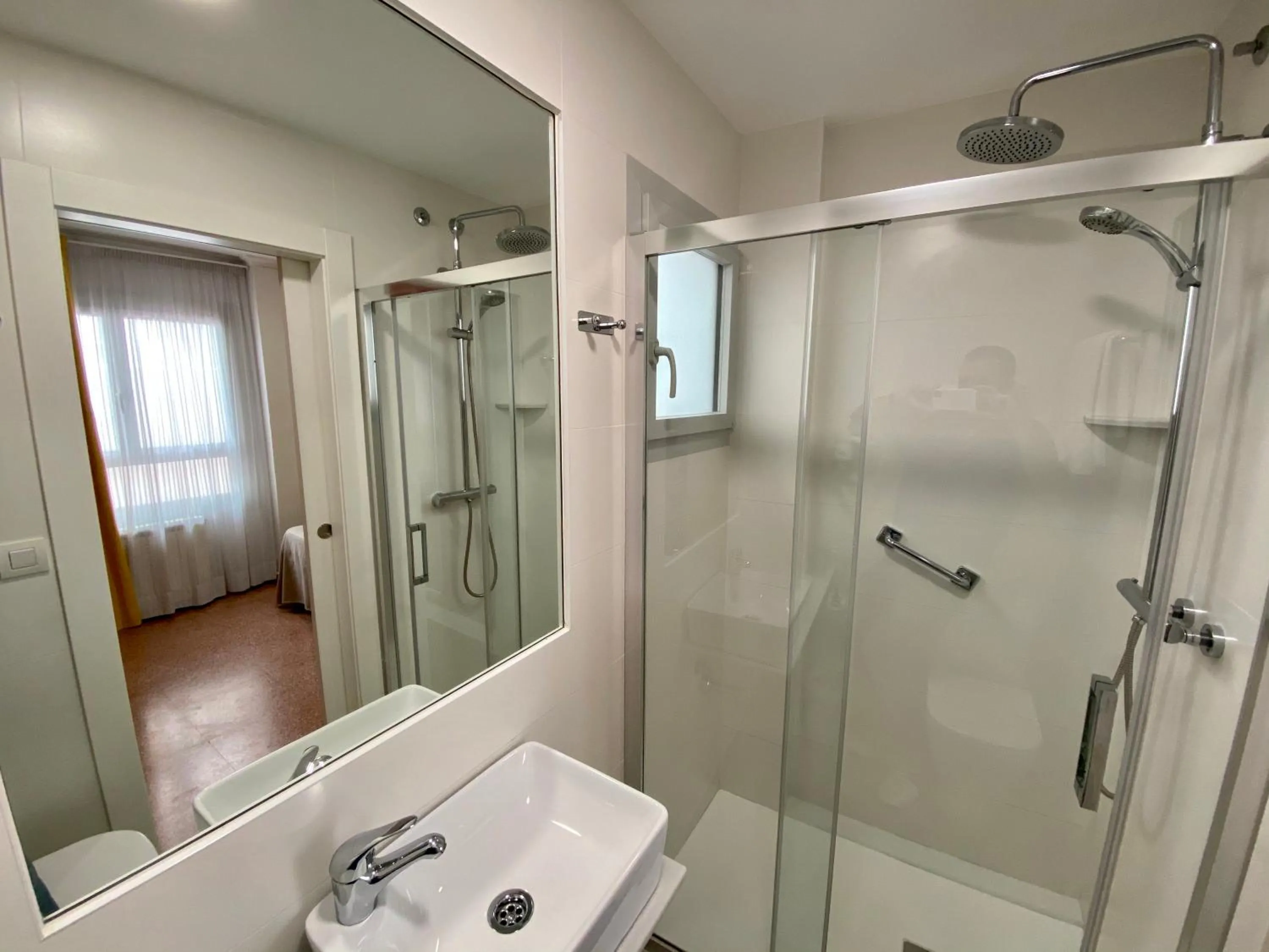 Shower in Hostal Pensimar