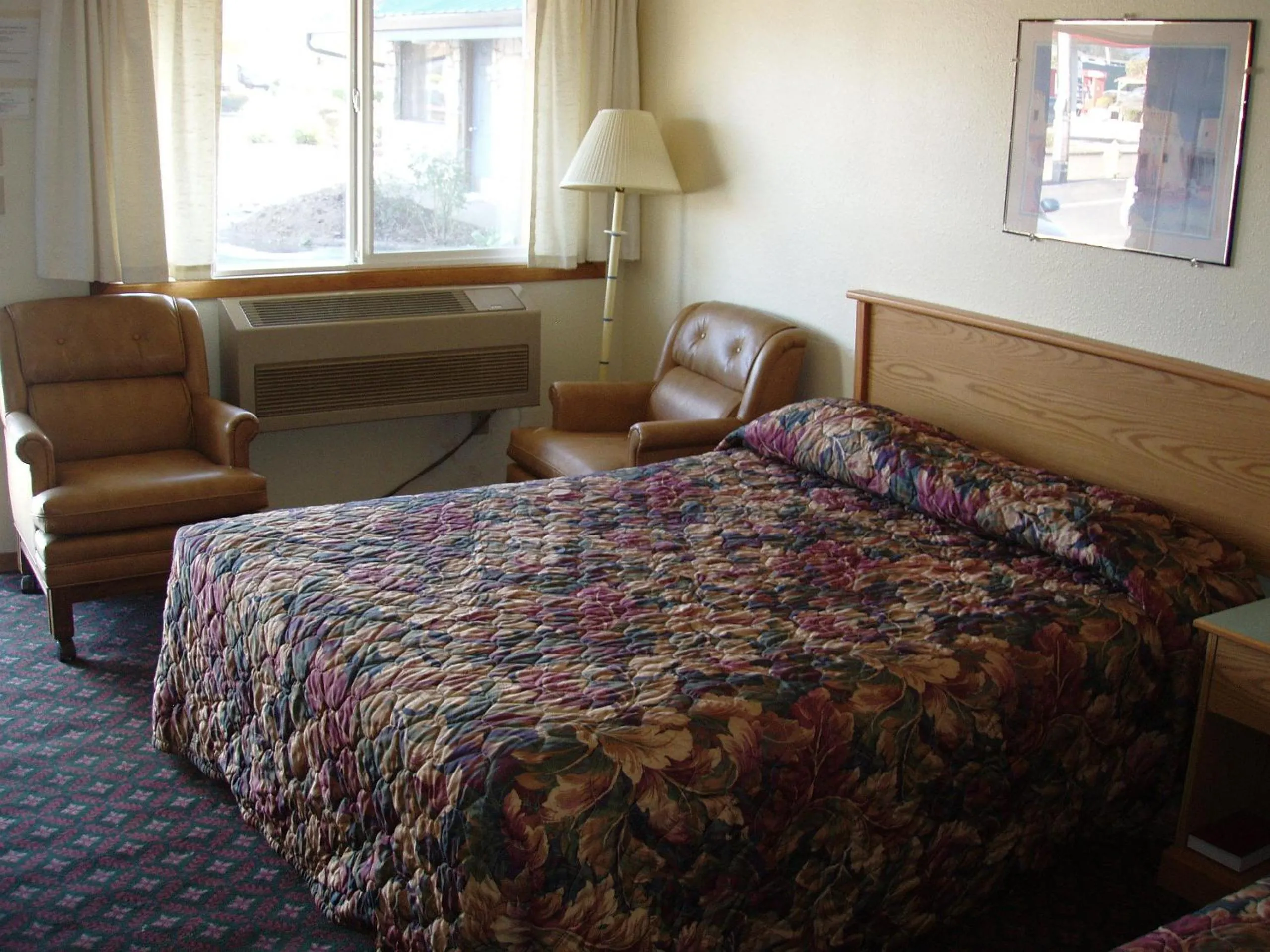 Bed in Towne and Country Motel