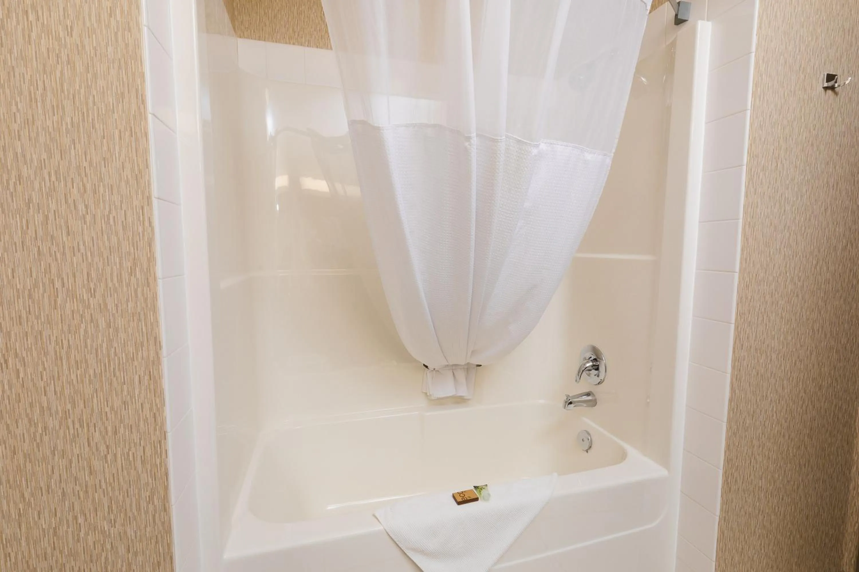 Bathroom in Redwood Inn & Suites