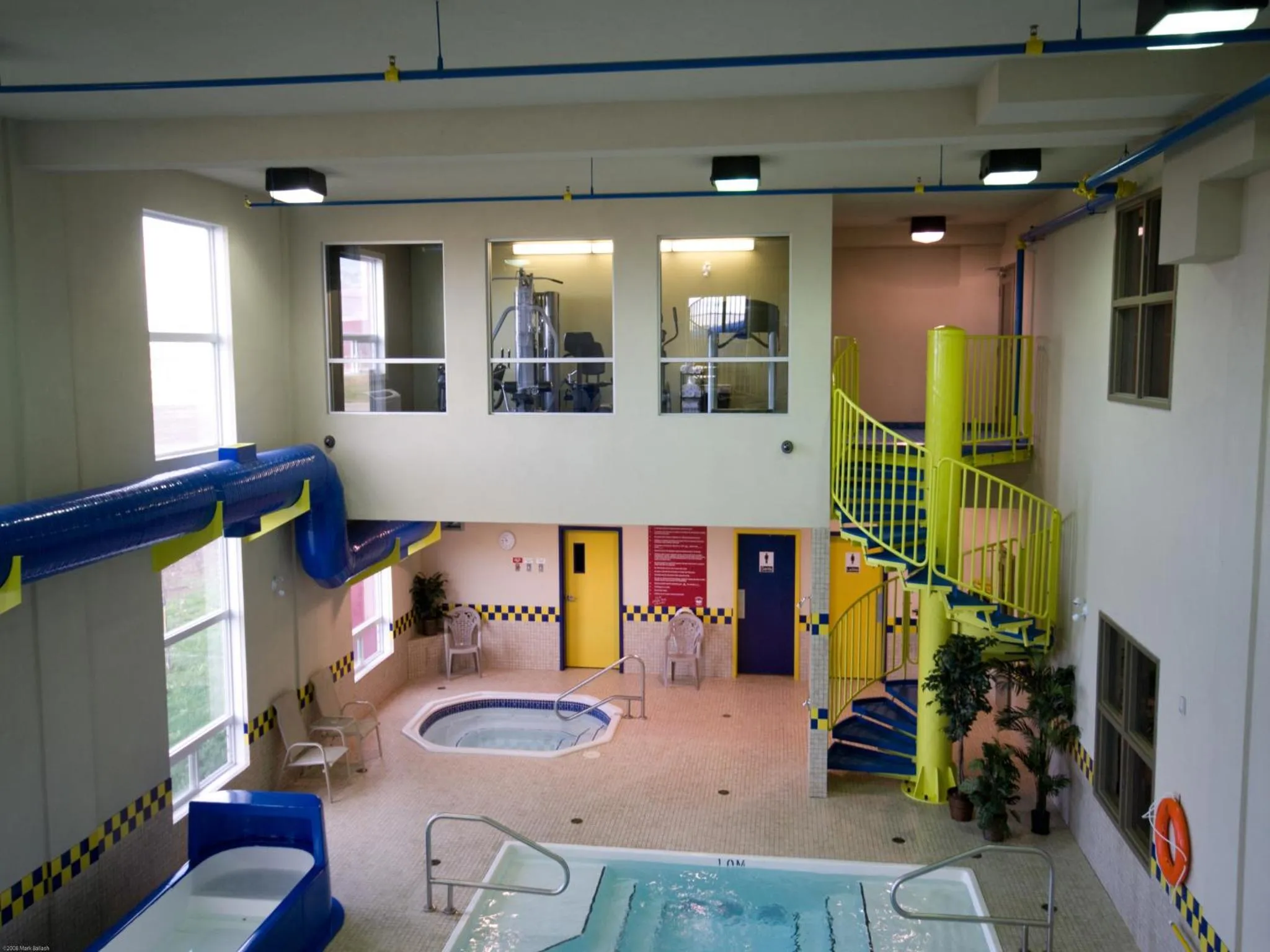 Fitness centre/facilities in Redwood Inn & Suites