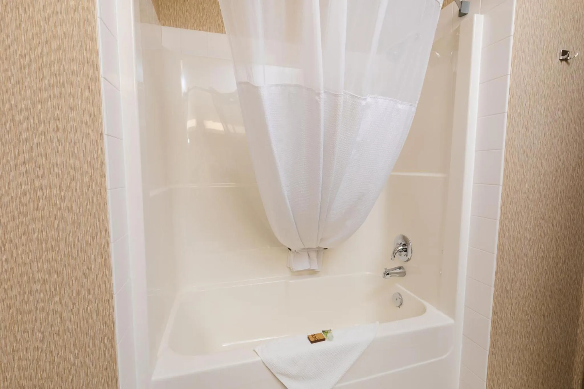 Bathroom in Redwood Inn & Suites