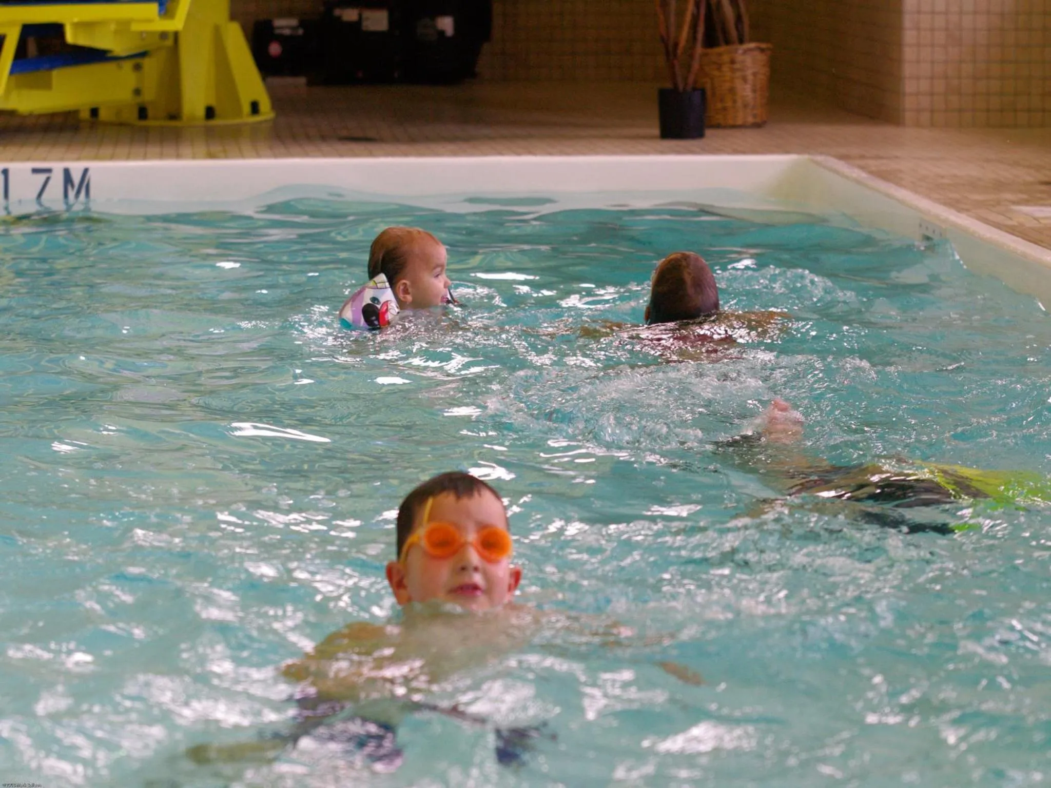 Swimming pool in Redwood Inn & Suites