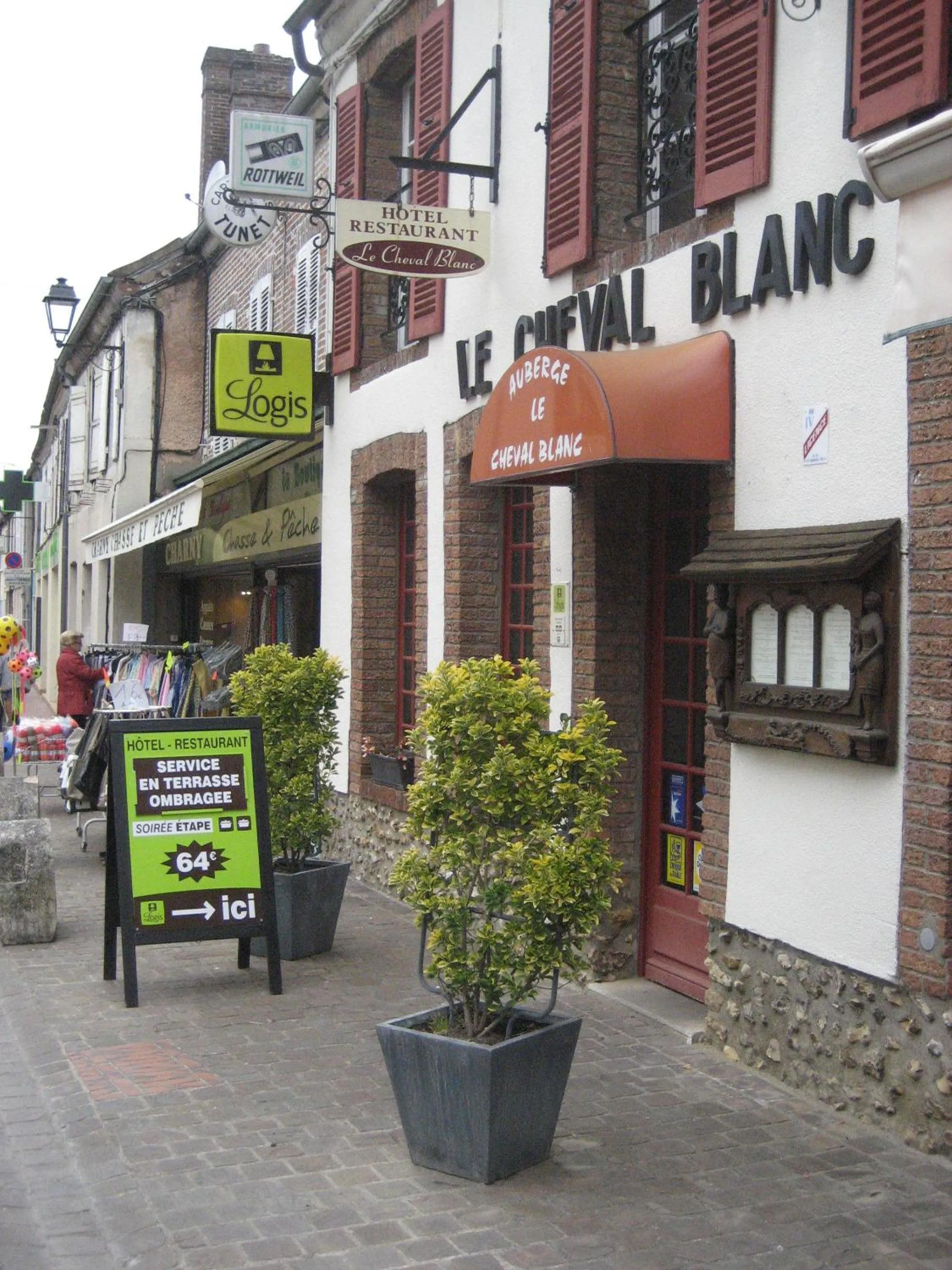 Logis Hotel Restaurant Le Cheval Blanc