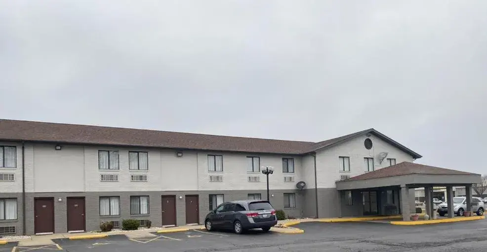 Property building in Americas Best Value Inn West Frankfort Property building in Americas Best Value Inn West Frankfort