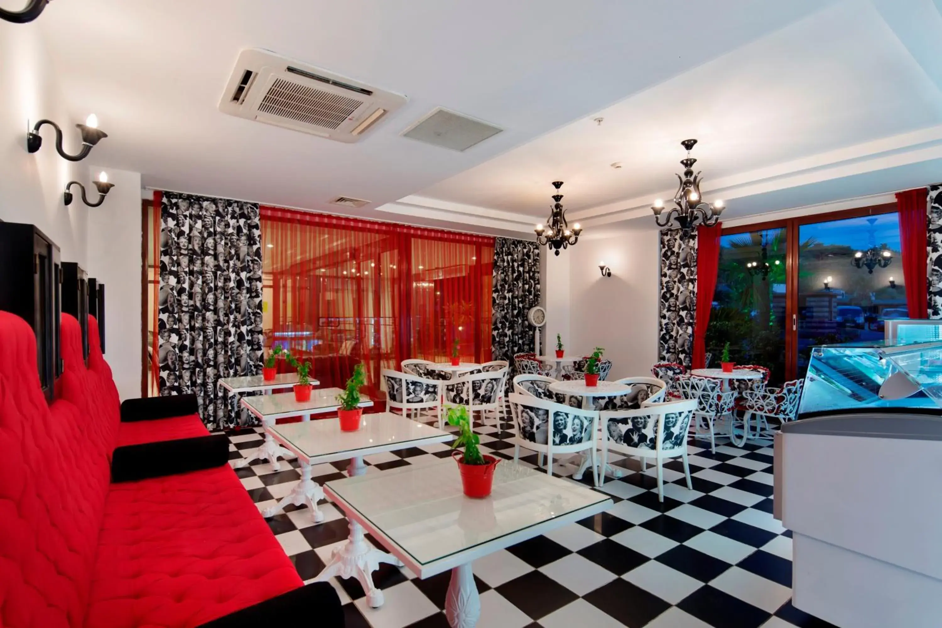 Lounge or bar in Miarosa İncekum Beach Lounge or bar in Miarosa İncekum Beach