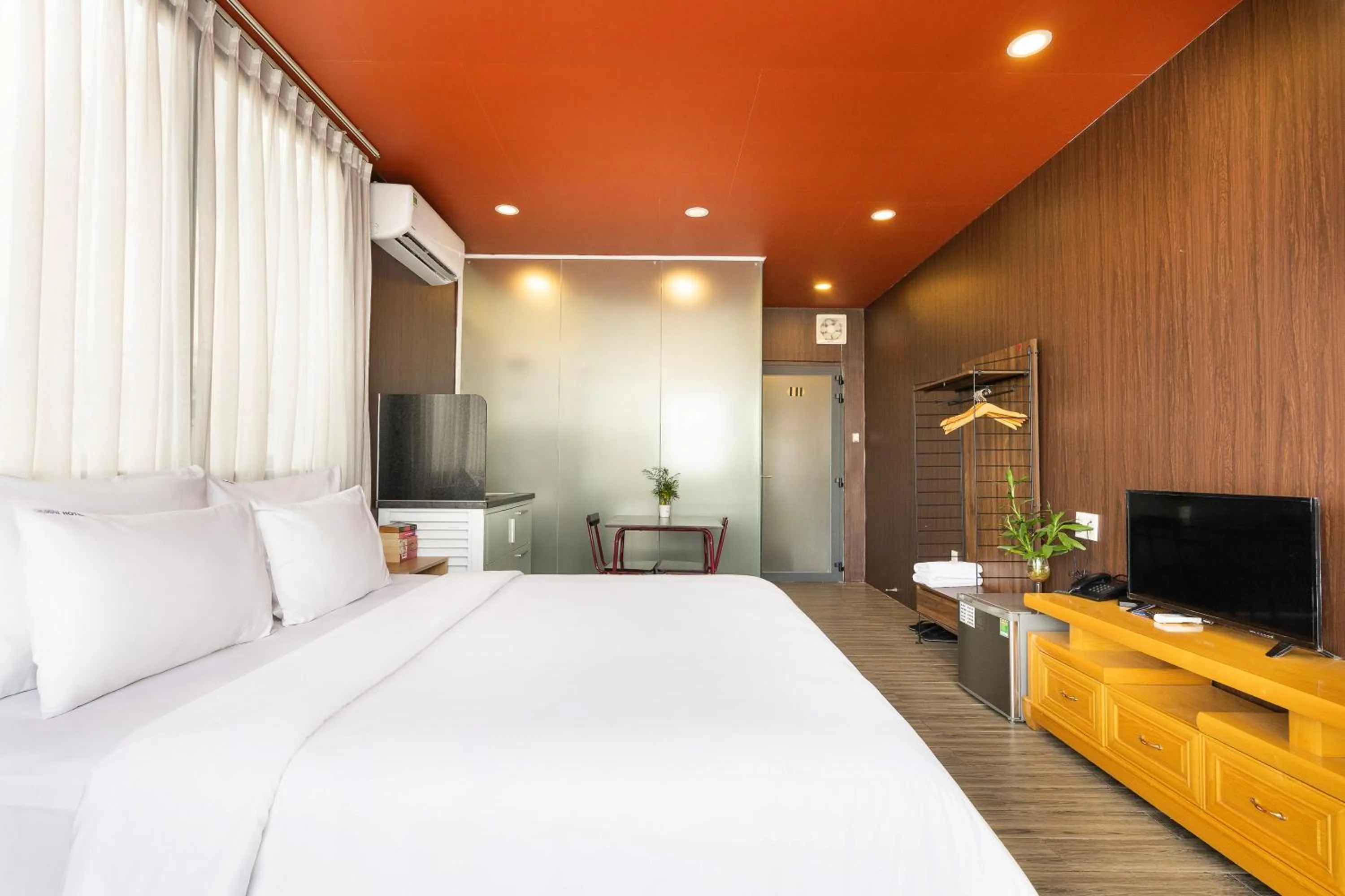 Bed in Gemini Saigon CENTER - New & Quiet near Bui Vien Walking Street