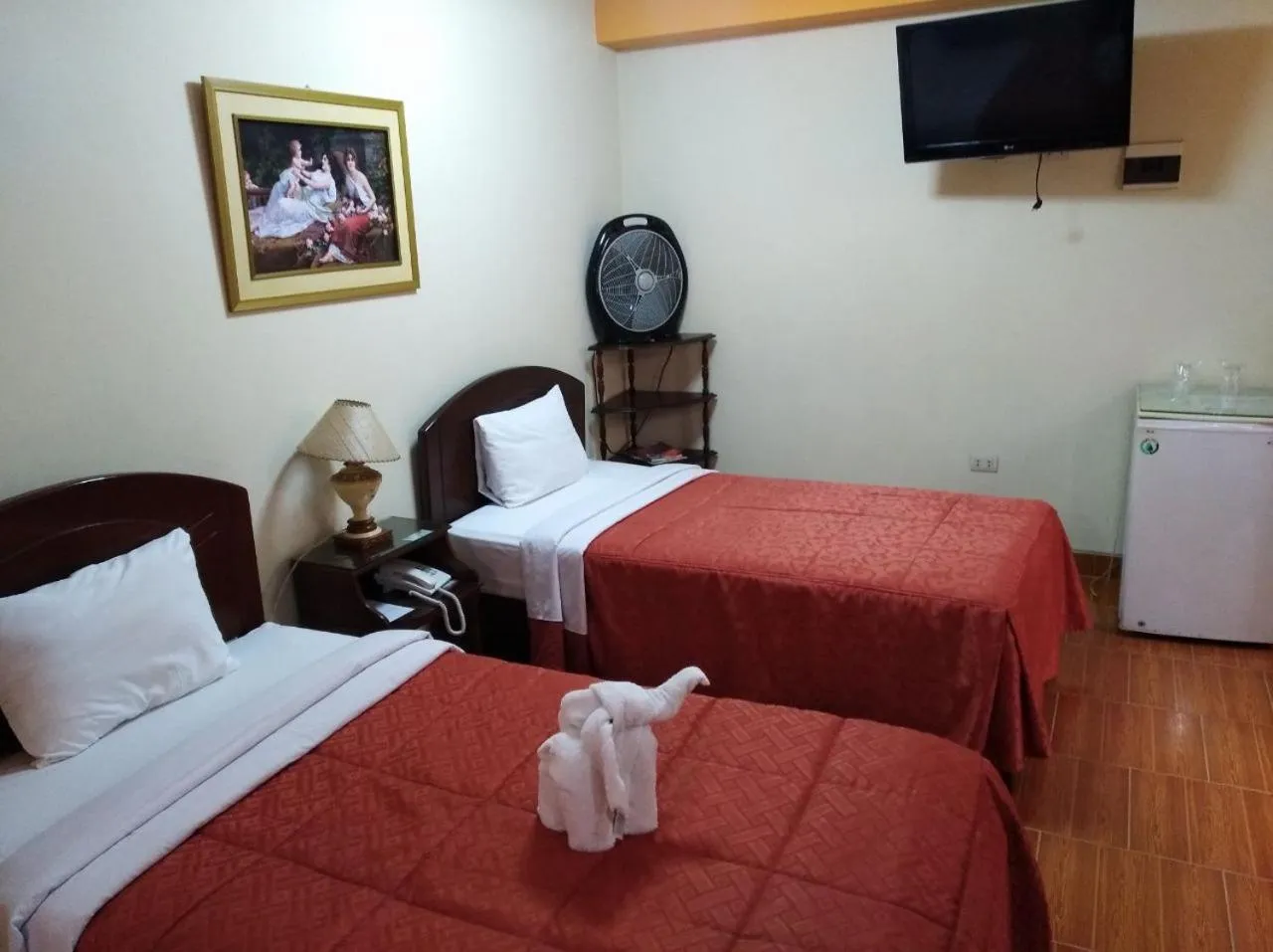 Bed in Hotel Suite Plaza