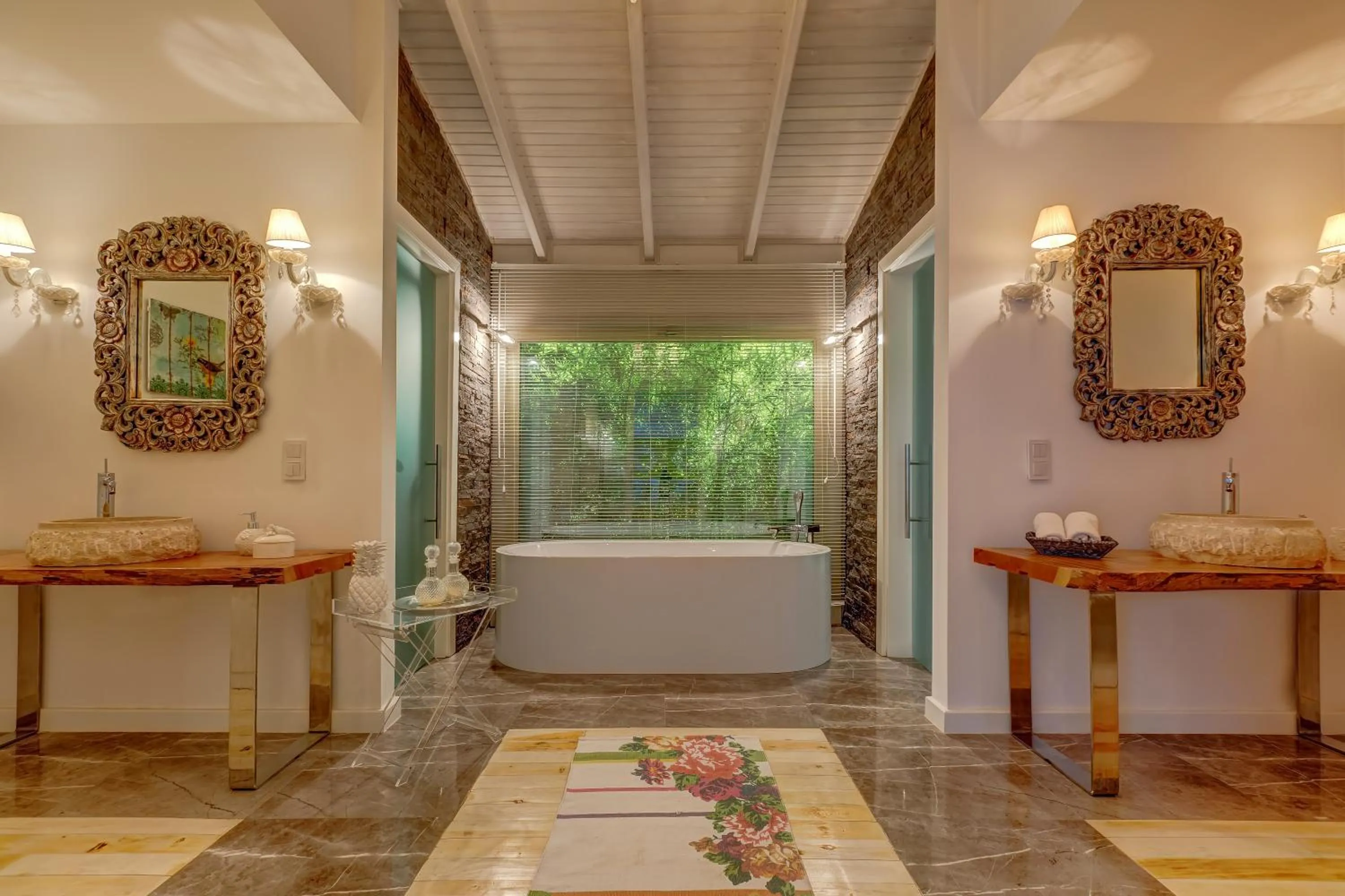 Hot Tub in Villa Lukka