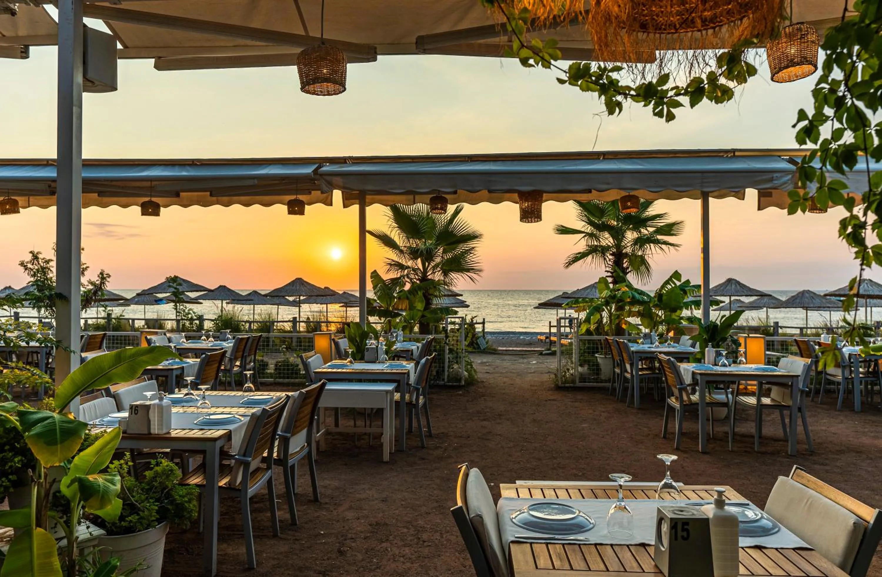 Restaurant/places to eat in Villa Lukka