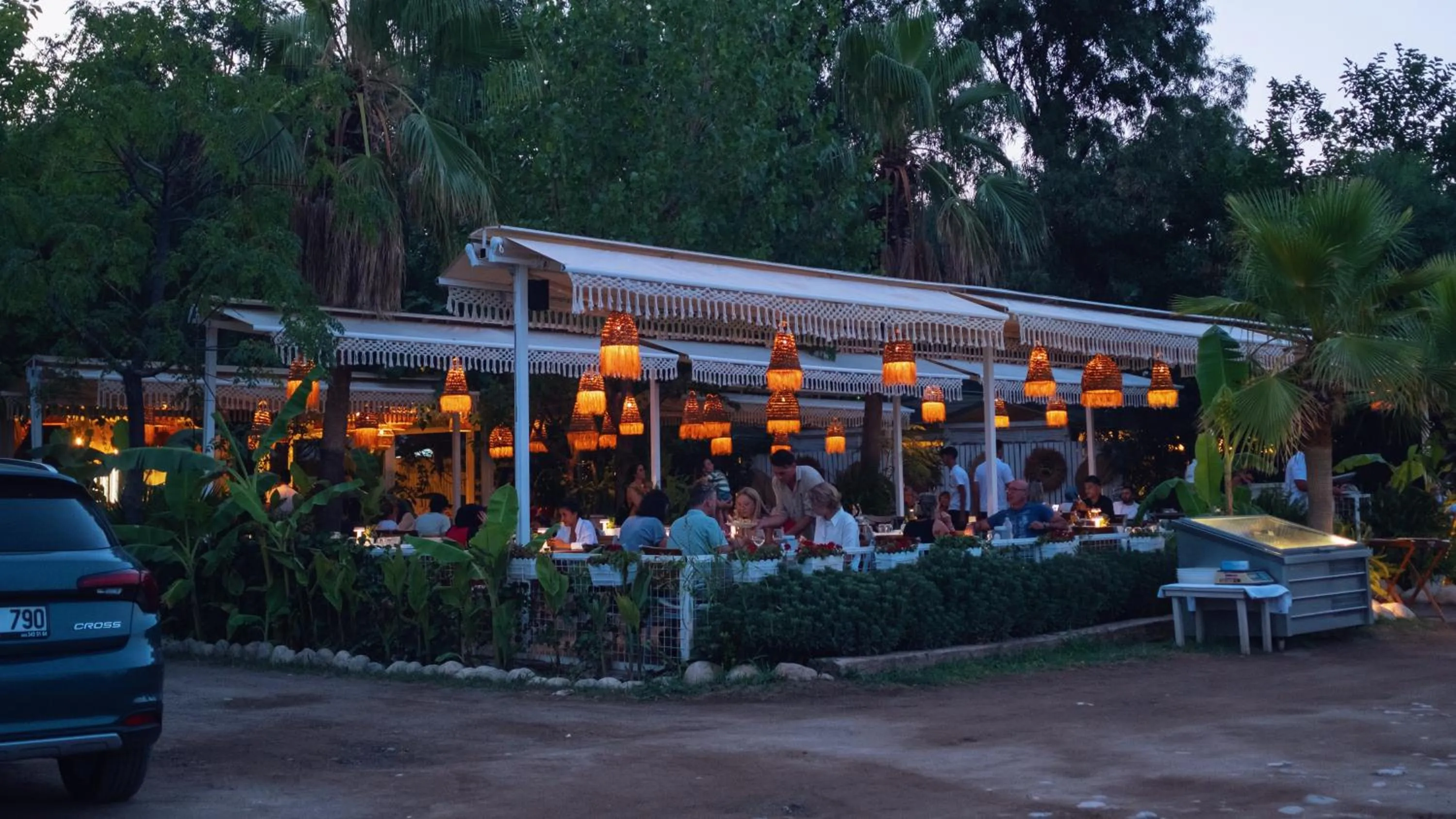 Restaurant/places to eat in Villa Lukka