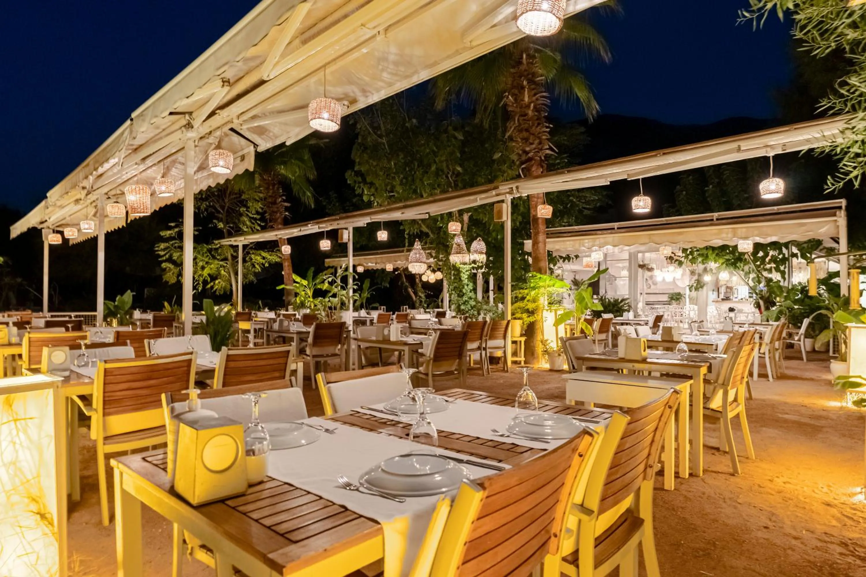 Restaurant/places to eat in Villa Lukka