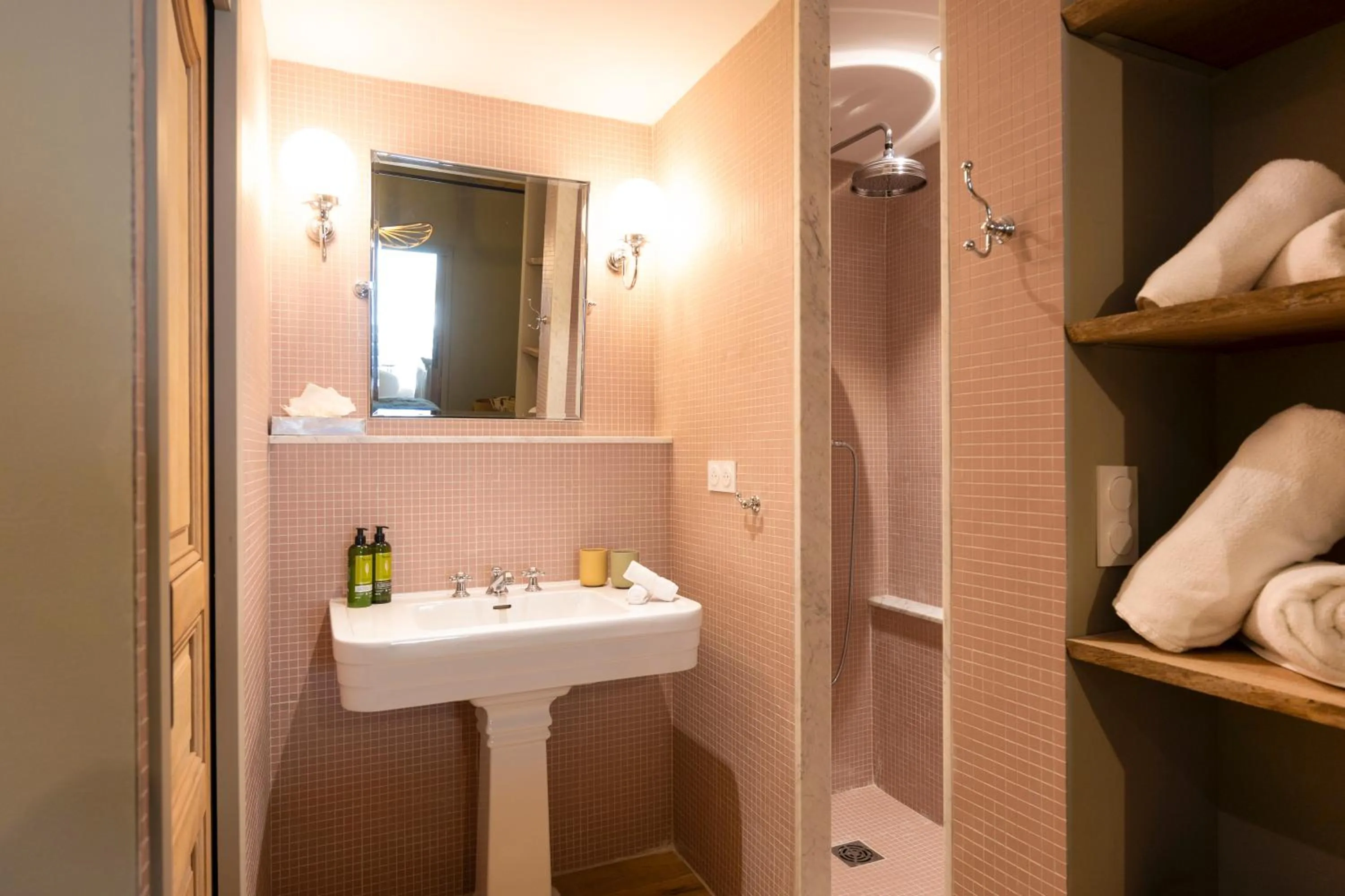 Shower in La Bastide d'Antoine