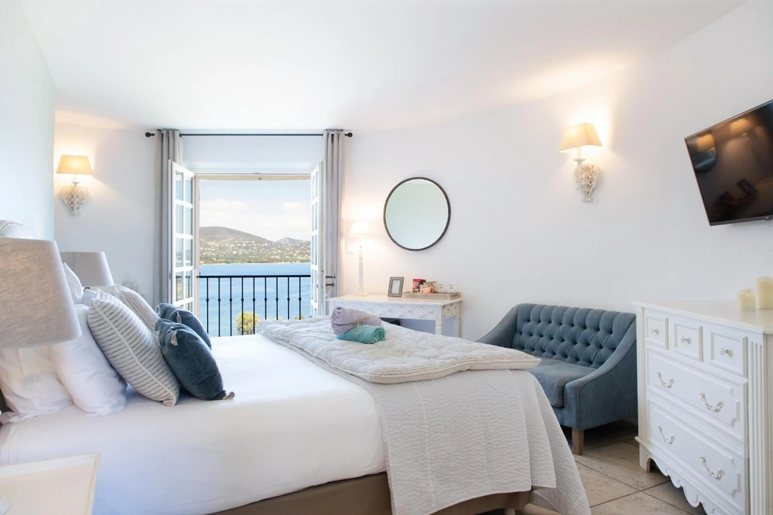 Photo of the whole room in La Bastide d'Antoine