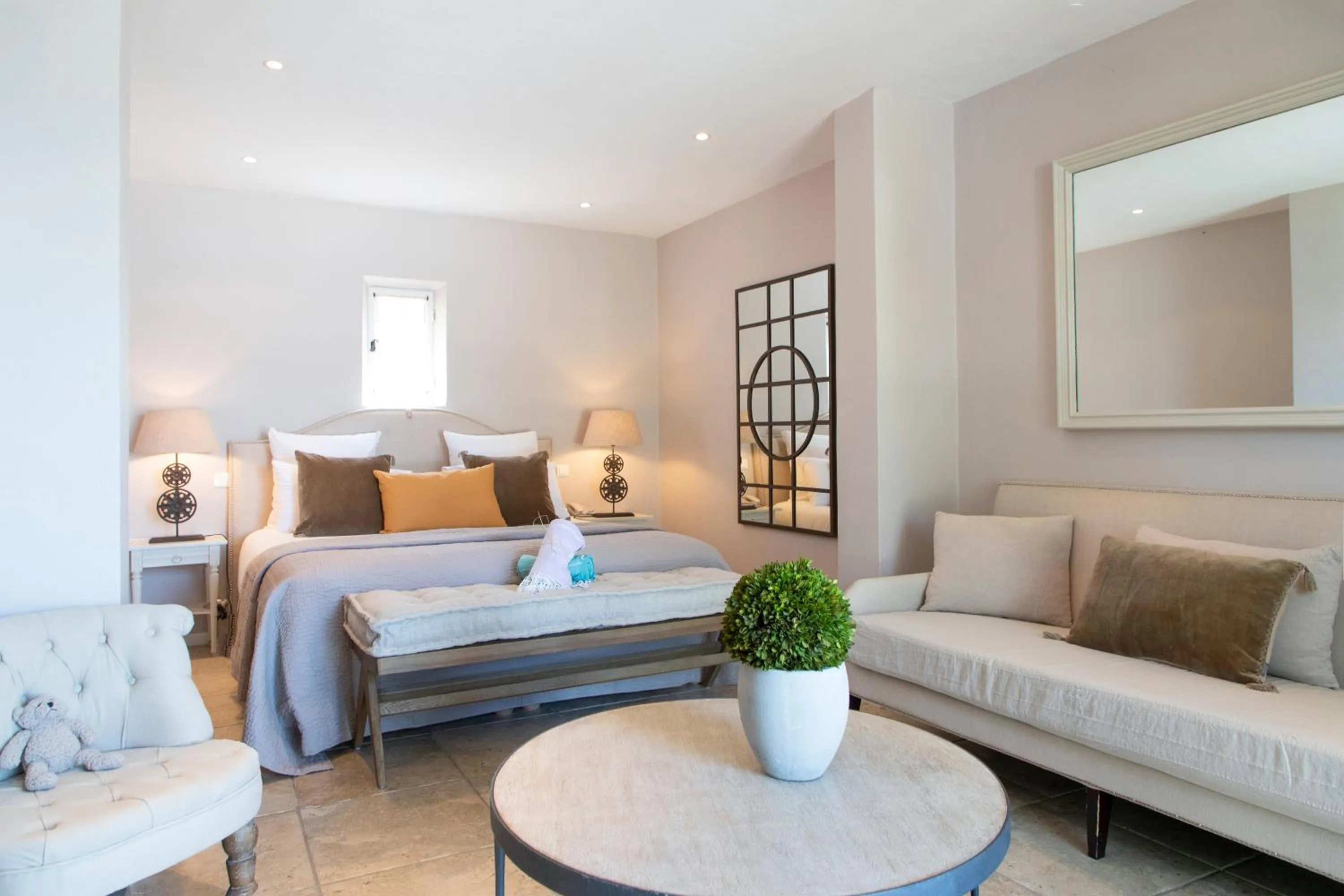 Photo of the whole room in La Bastide d'Antoine