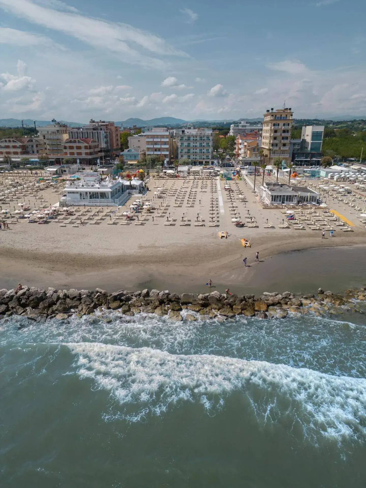 Hotel Augustus- Davanti a noi c'è solo il mare Hotel Augustus- Davanti a noi c'è solo il mare
