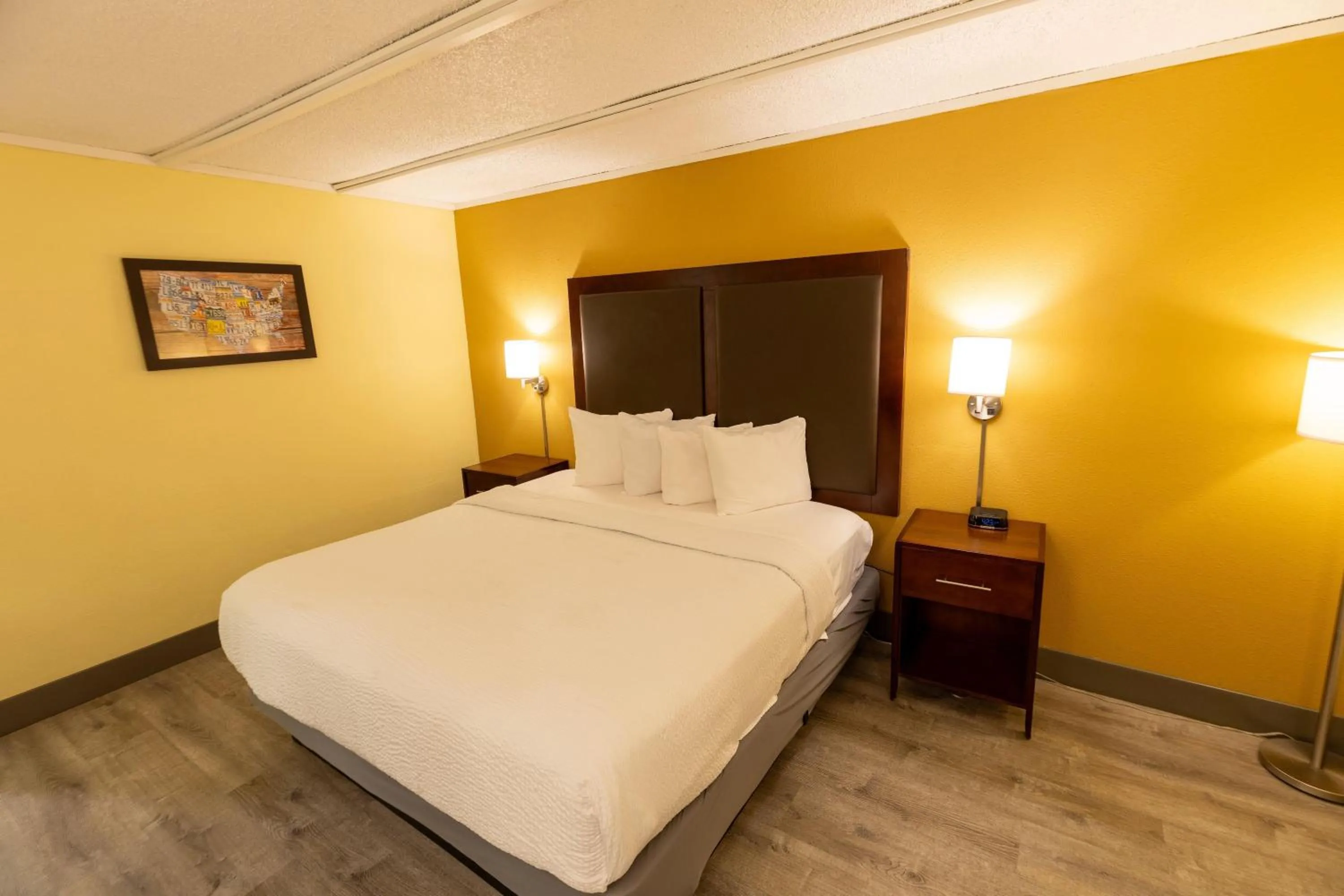 Photo of the whole room, Bed in Kings House Motor Hotel, a Dazzler Select by Wyndham