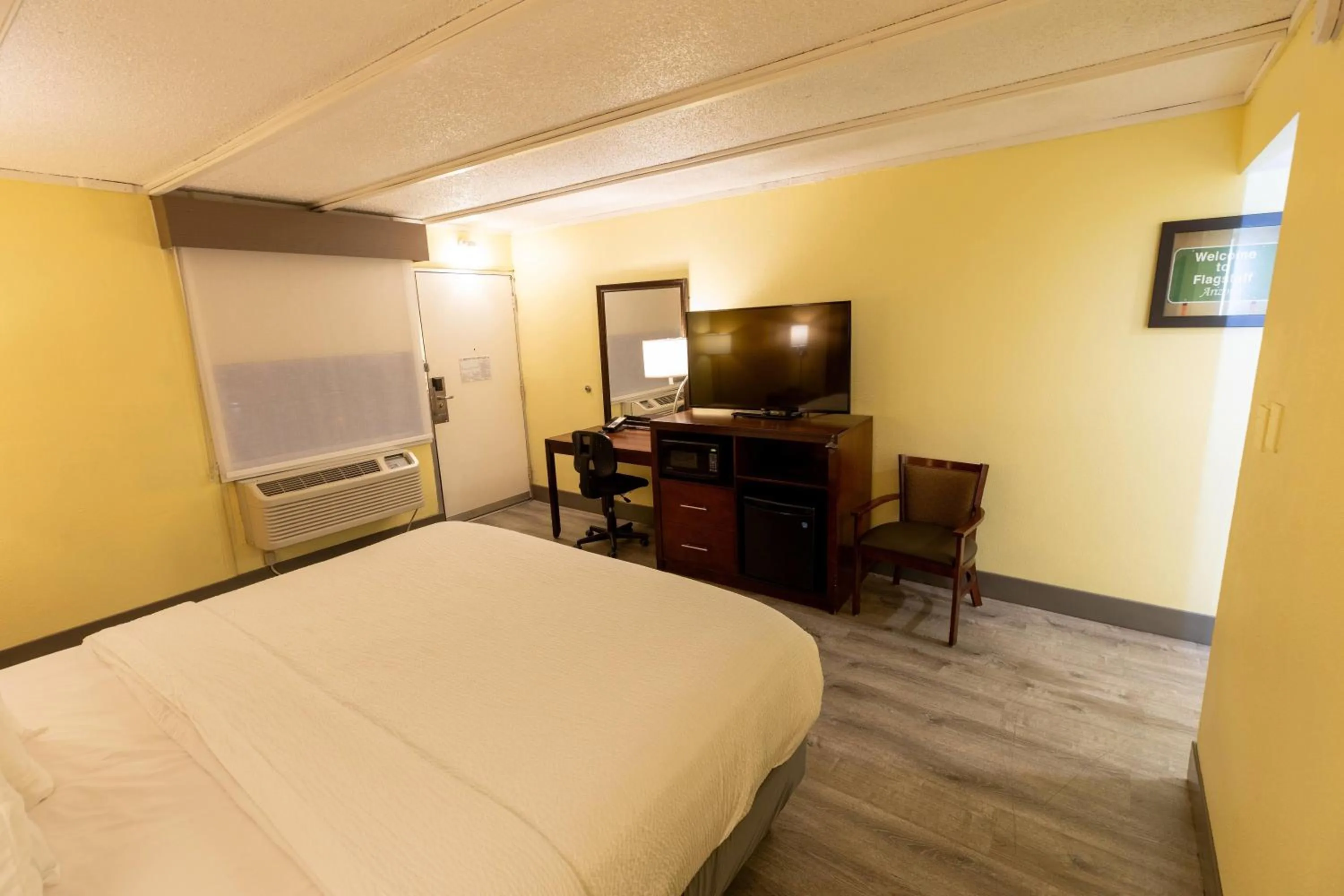 Photo of the whole room, Bed in Kings House Motor Hotel, a Dazzler Select by Wyndham