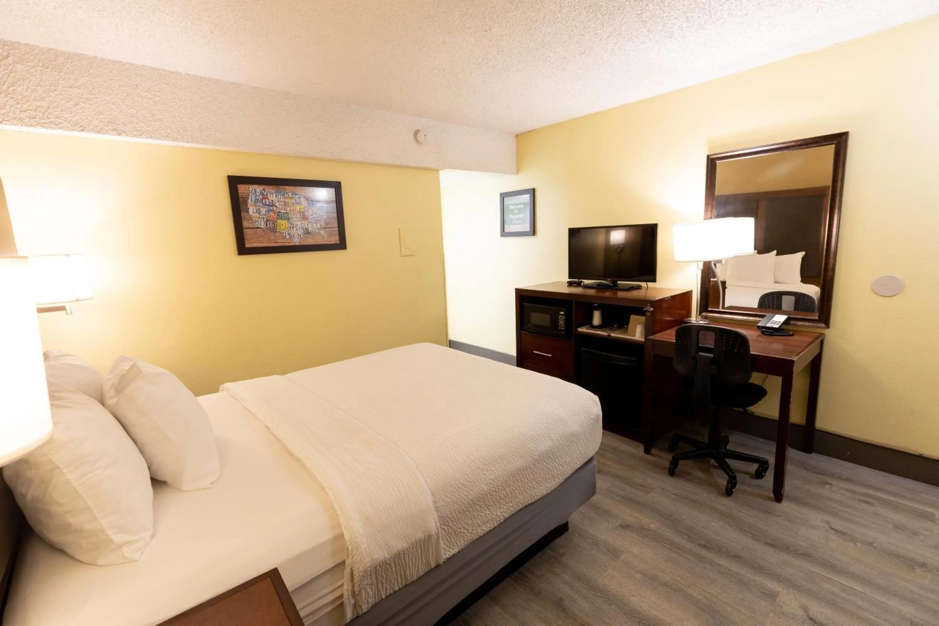 Photo of the whole room, Bed in Kings House Motor Hotel, a Dazzler Select by Wyndham