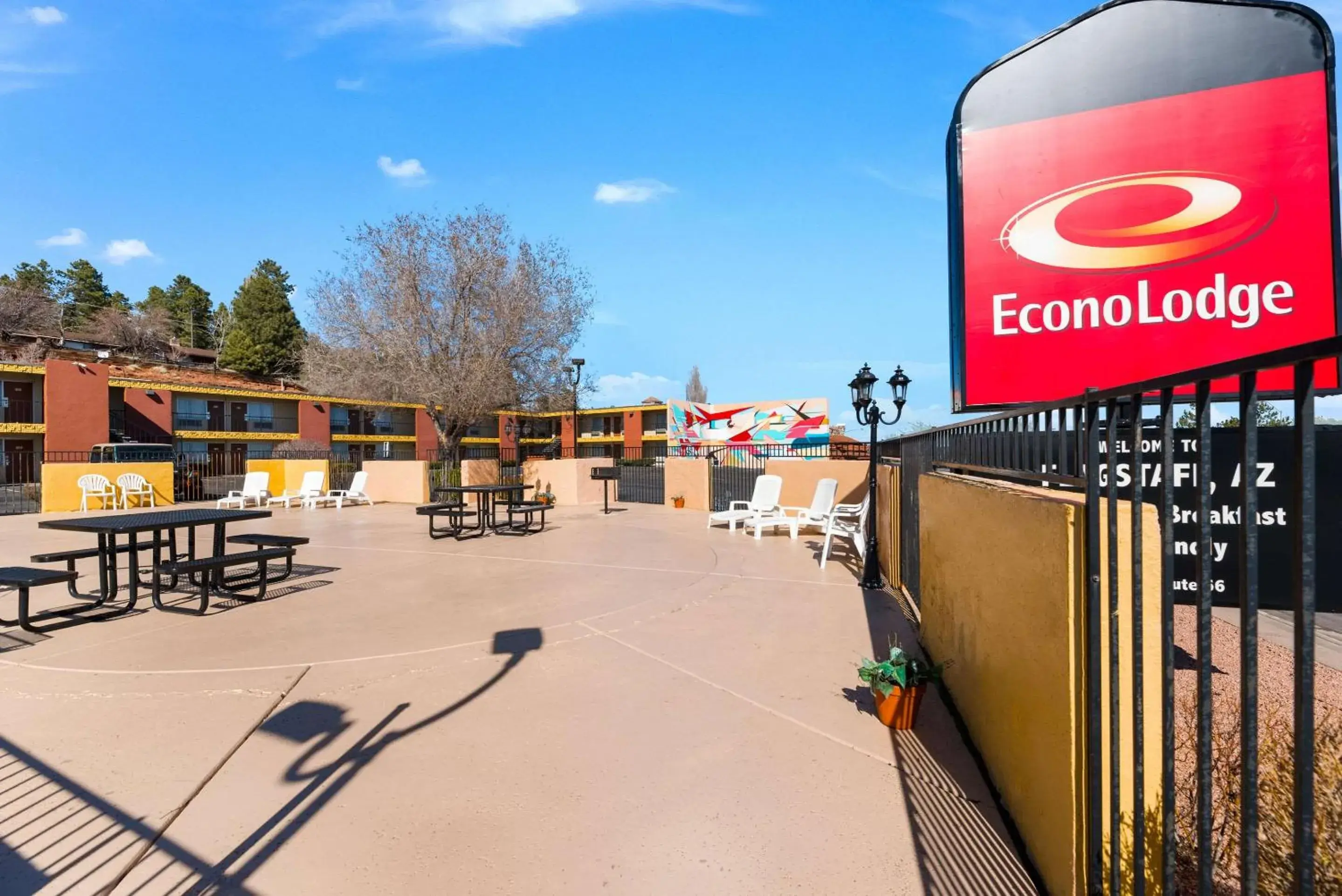 Property building in Econo Lodge Flagstaff Route 66
